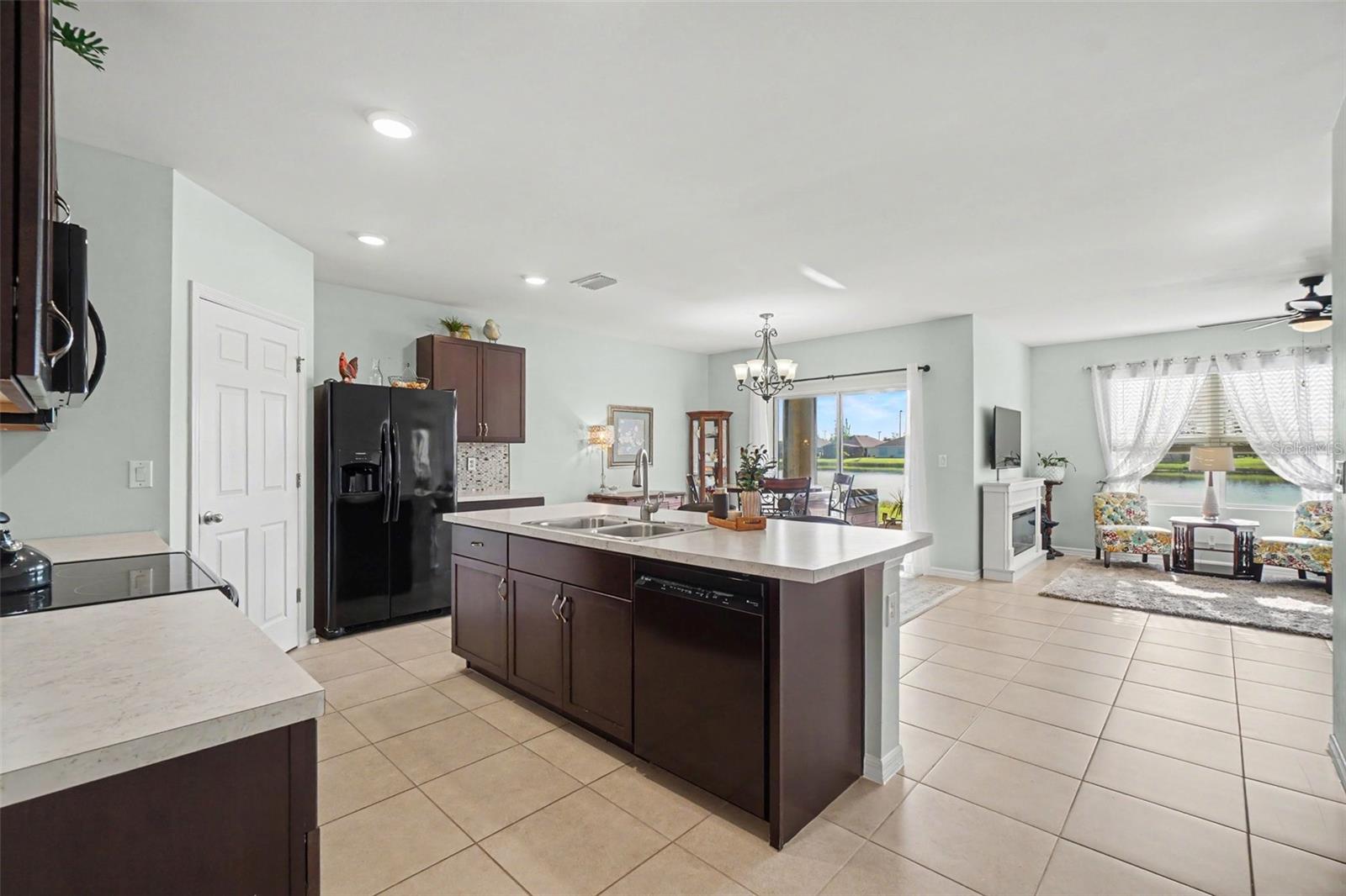 7048 WATERFORD PARKWAY