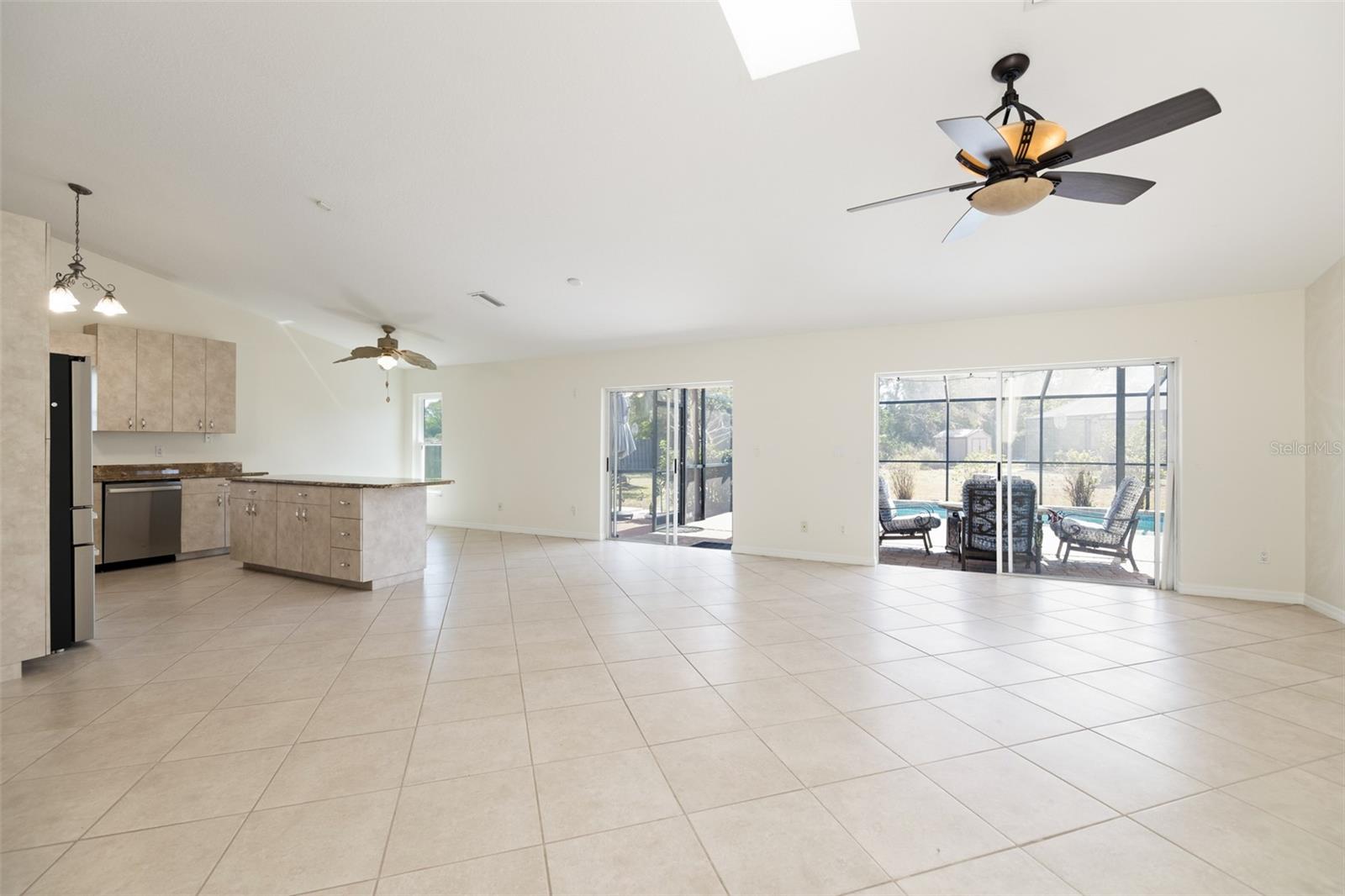 7135 QUEEN PALM CIRCLE