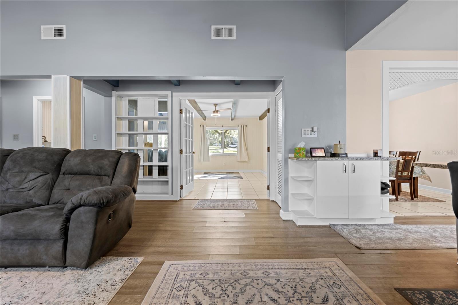 TOWN & COUNTRY - Residential