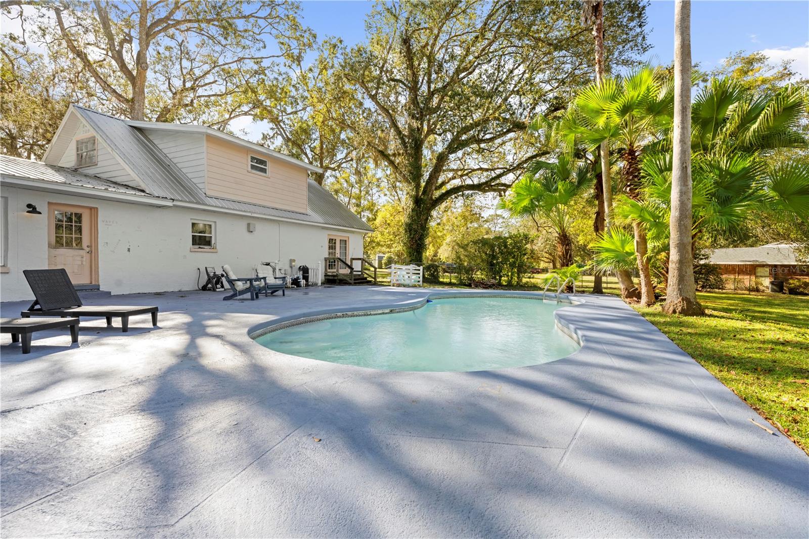 TOWN & COUNTRY - Residential