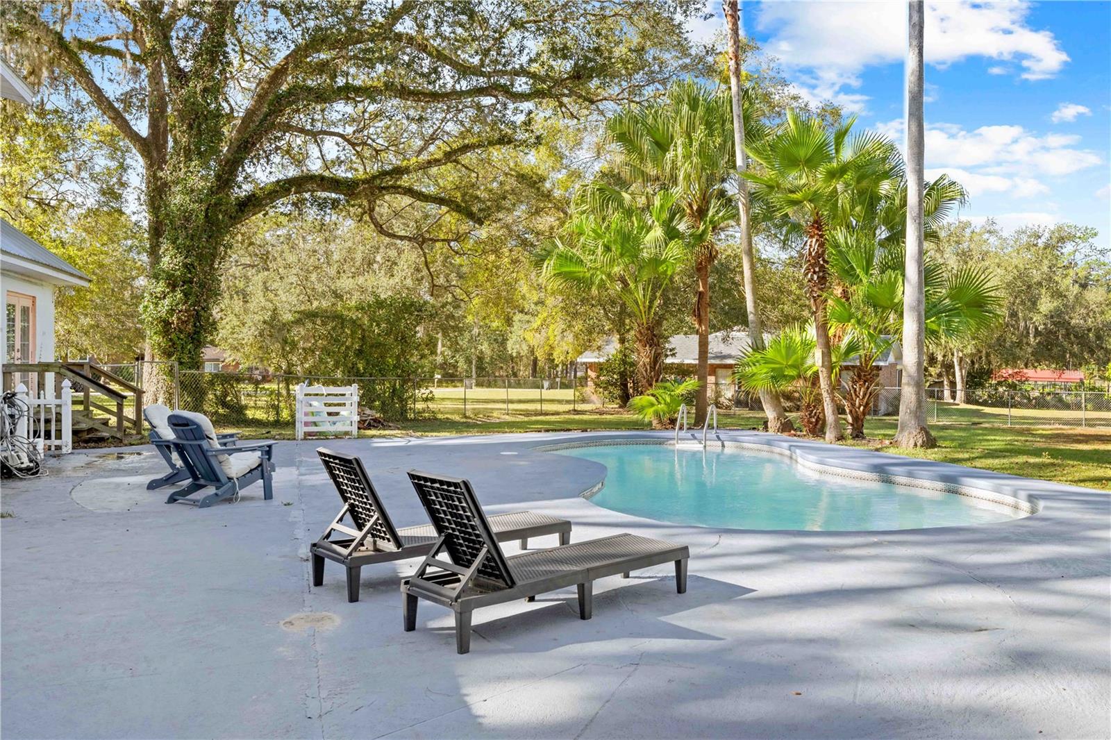 TOWN & COUNTRY - Residential