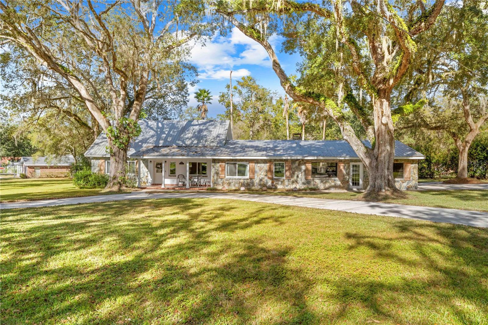 TOWN & COUNTRY - Residential