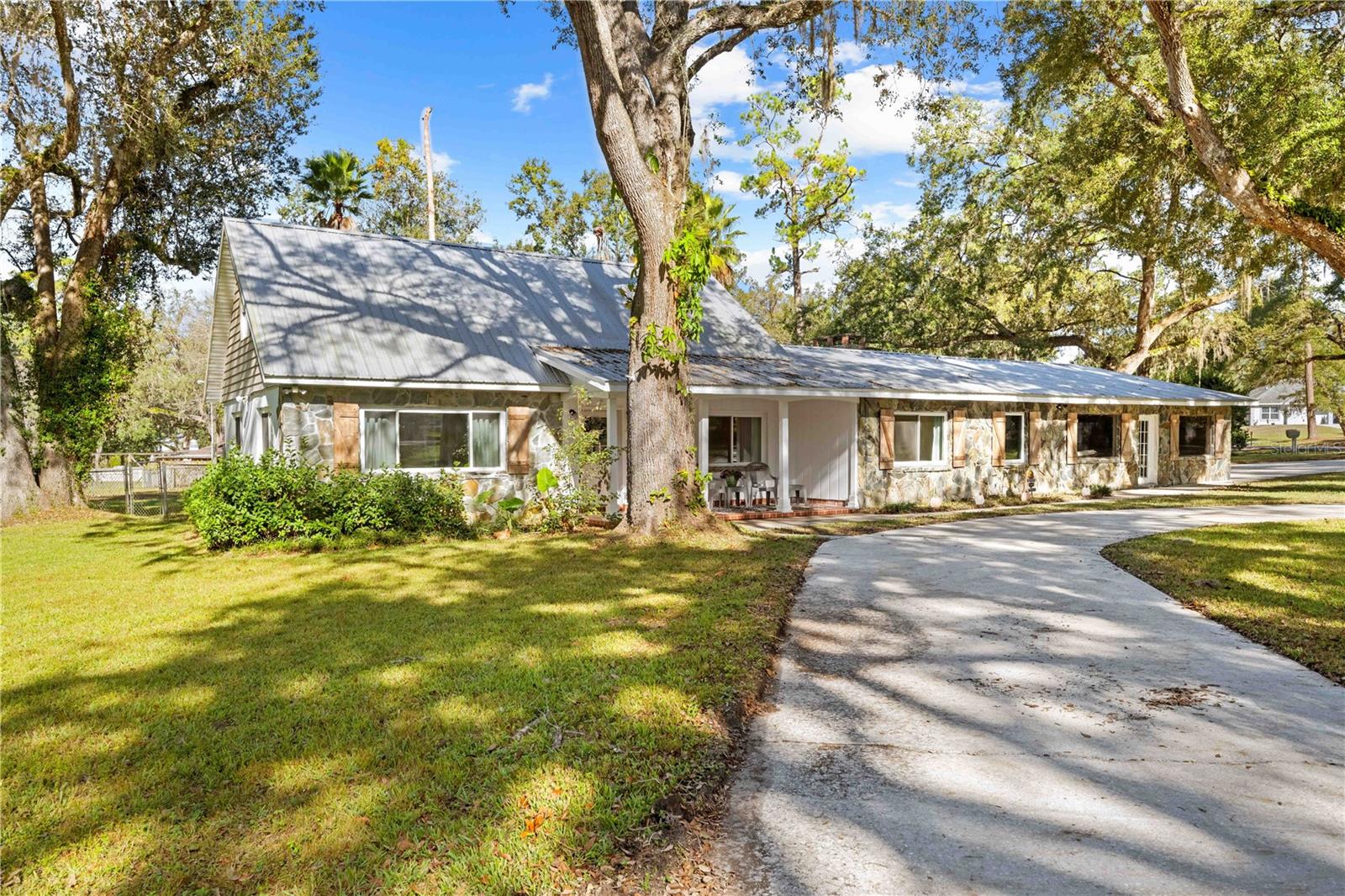 TOWN & COUNTRY - Residential