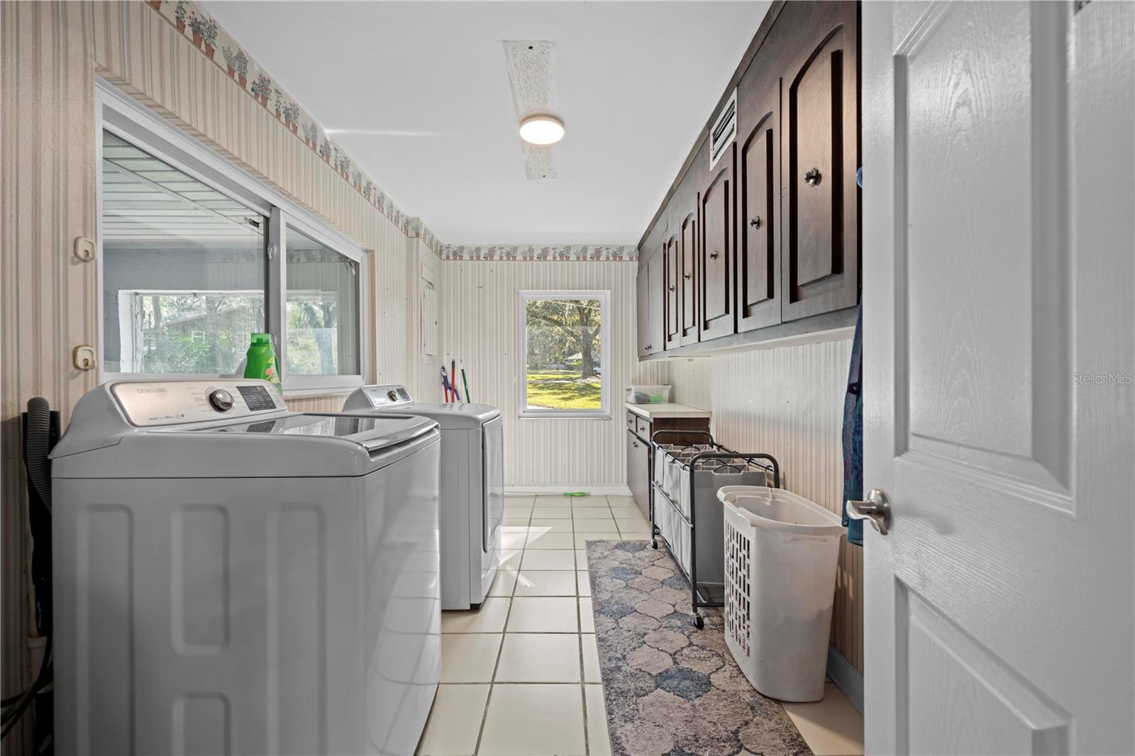 TOWN & COUNTRY - Residential