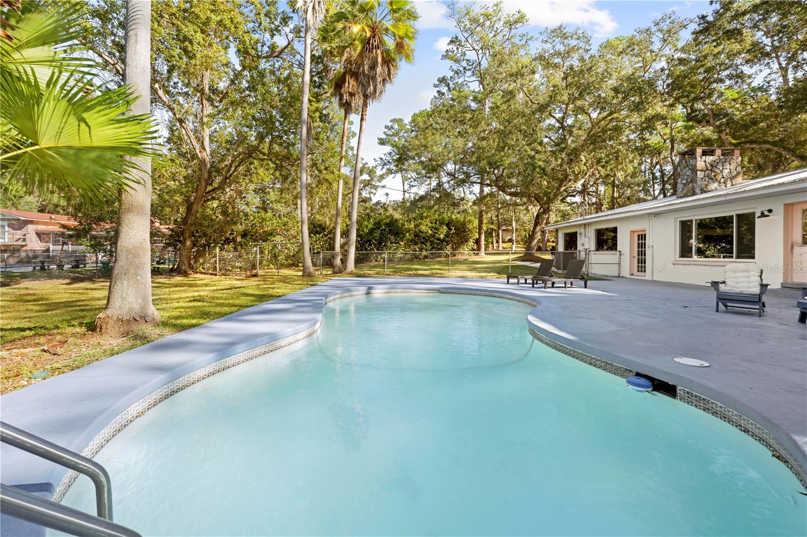 TOWN & COUNTRY - Residential