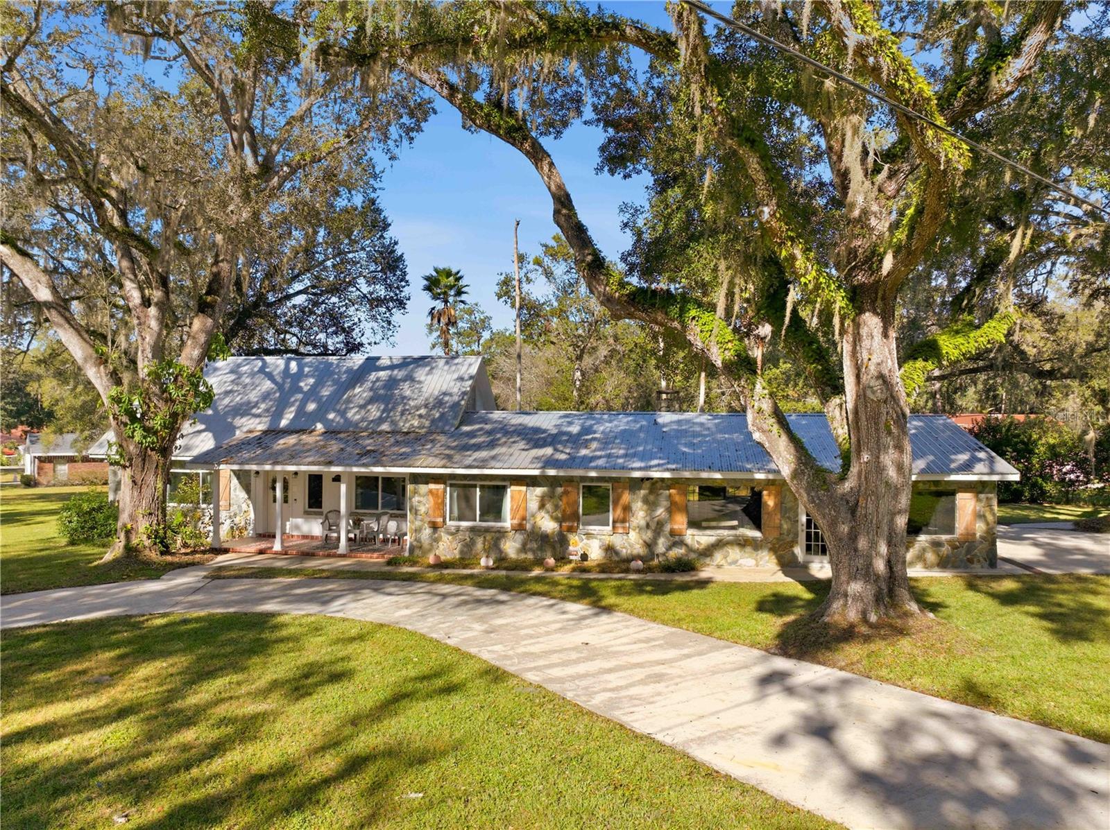 TOWN & COUNTRY - Residential