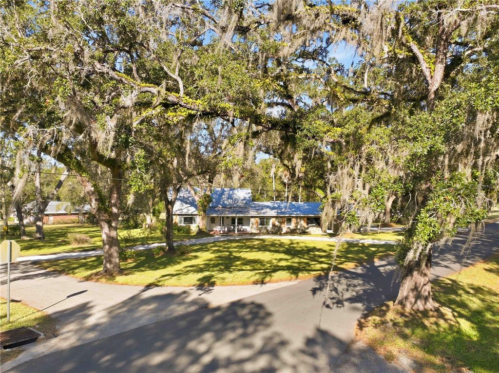 Photo of 1080 Buena Vista Avenue, Brooksville, FL 34601 (MLS # TB8463998)