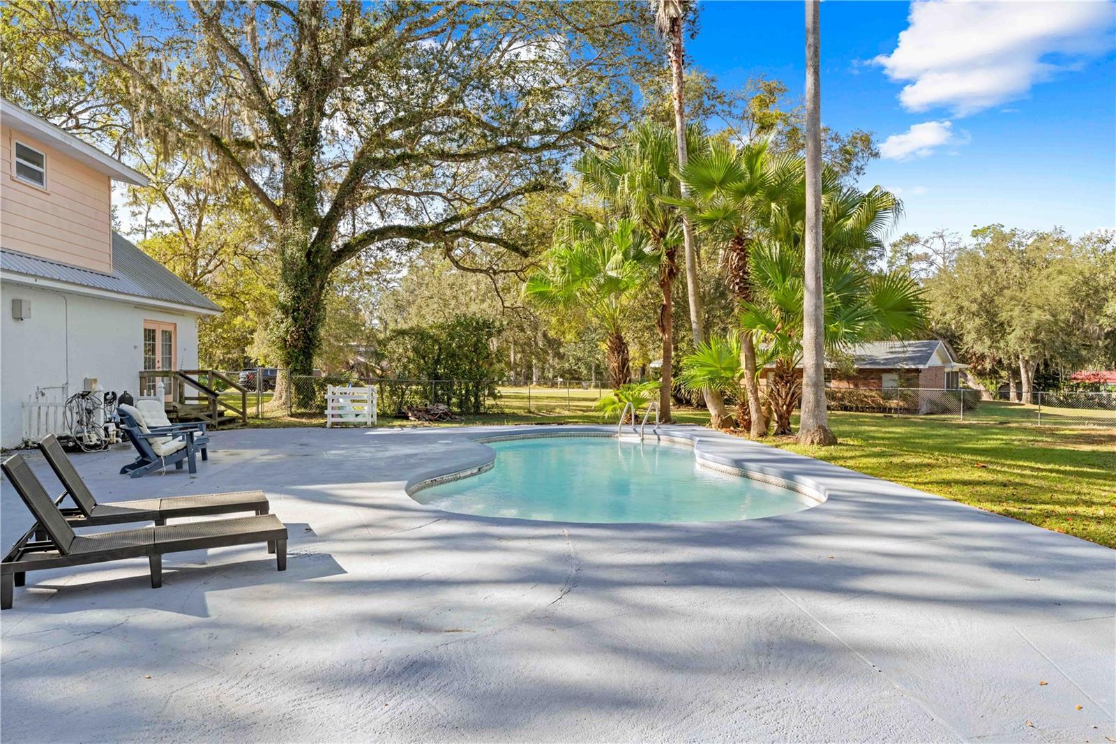 TOWN & COUNTRY - Residential