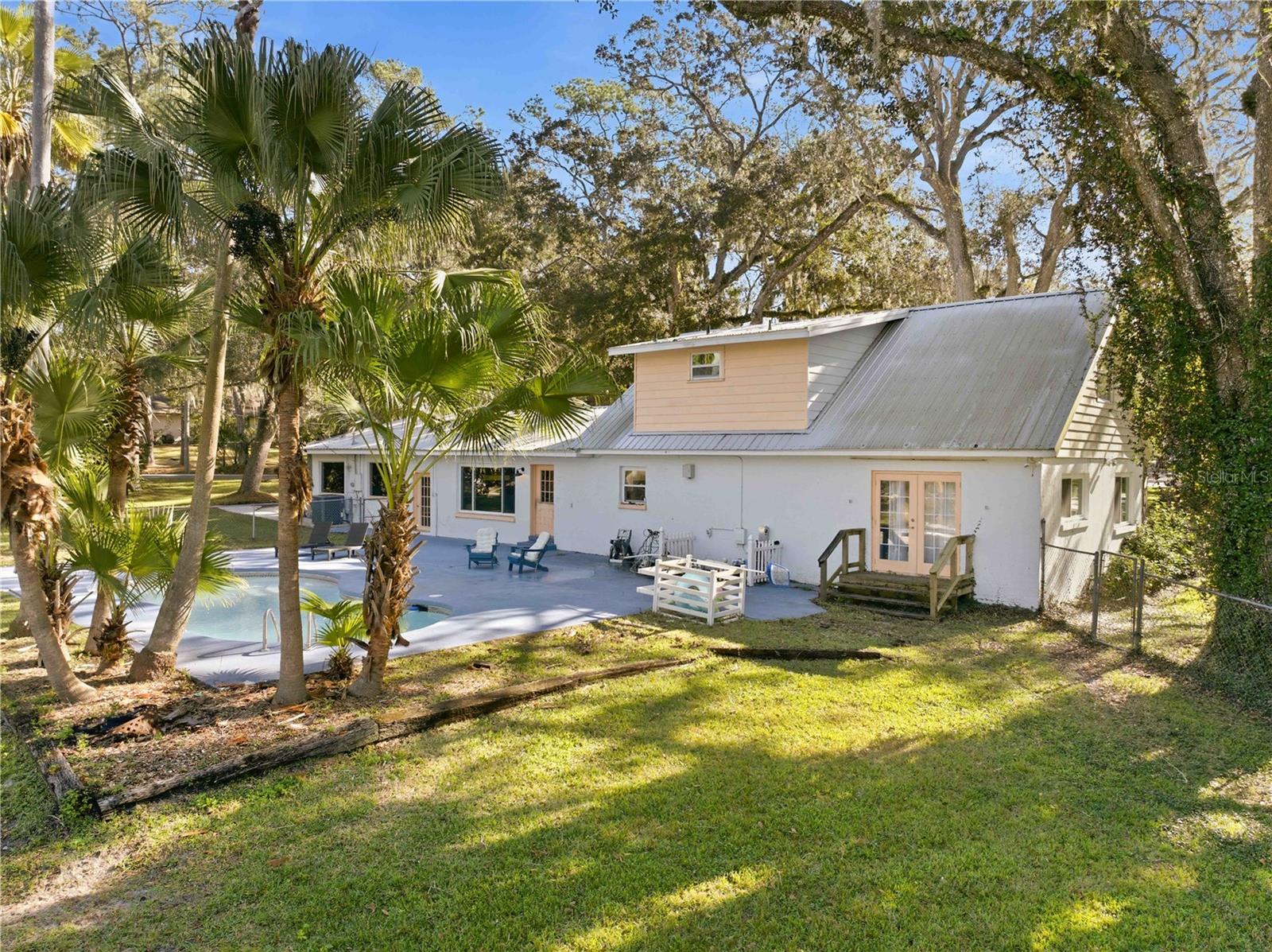 TOWN & COUNTRY - Residential