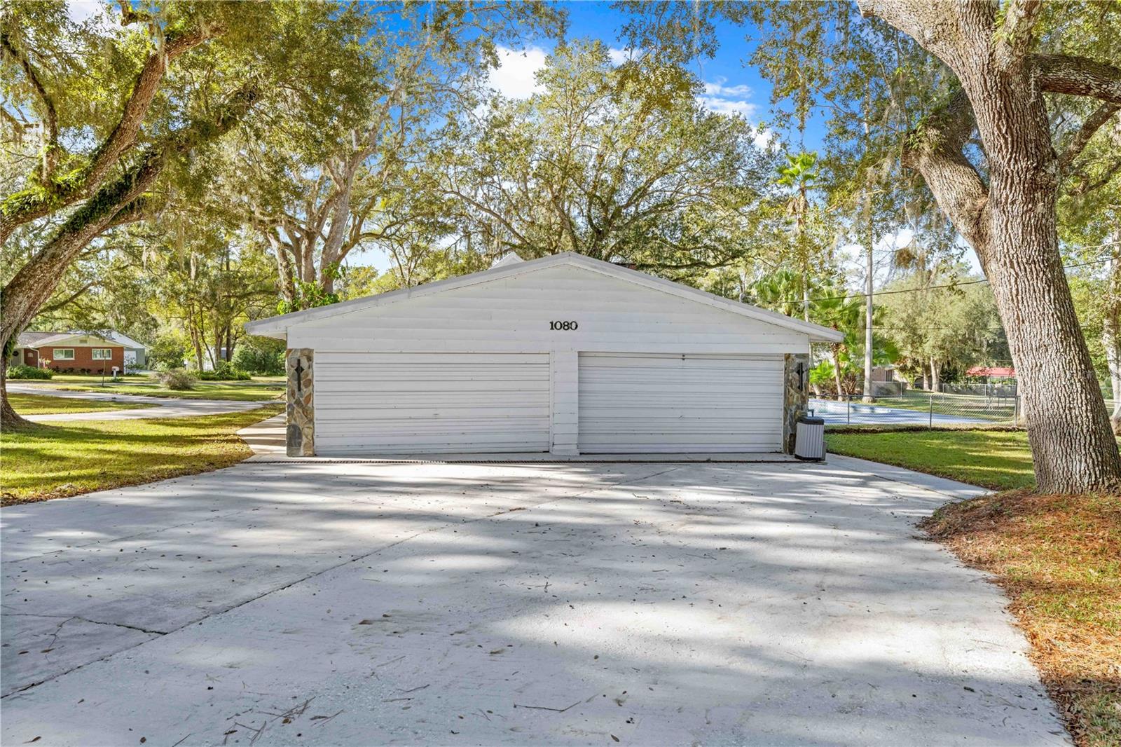 TOWN & COUNTRY - Residential