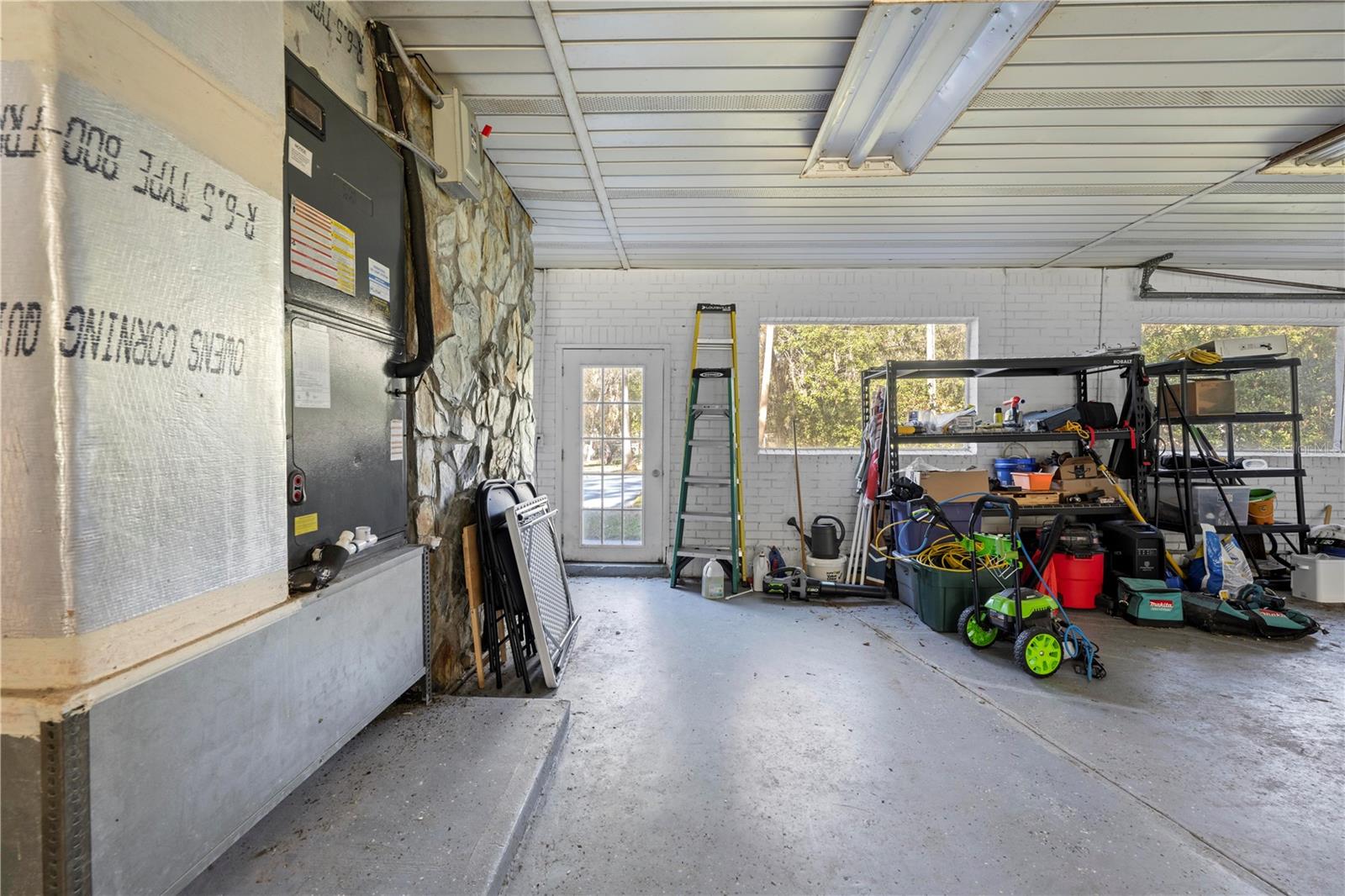 TOWN & COUNTRY - Residential