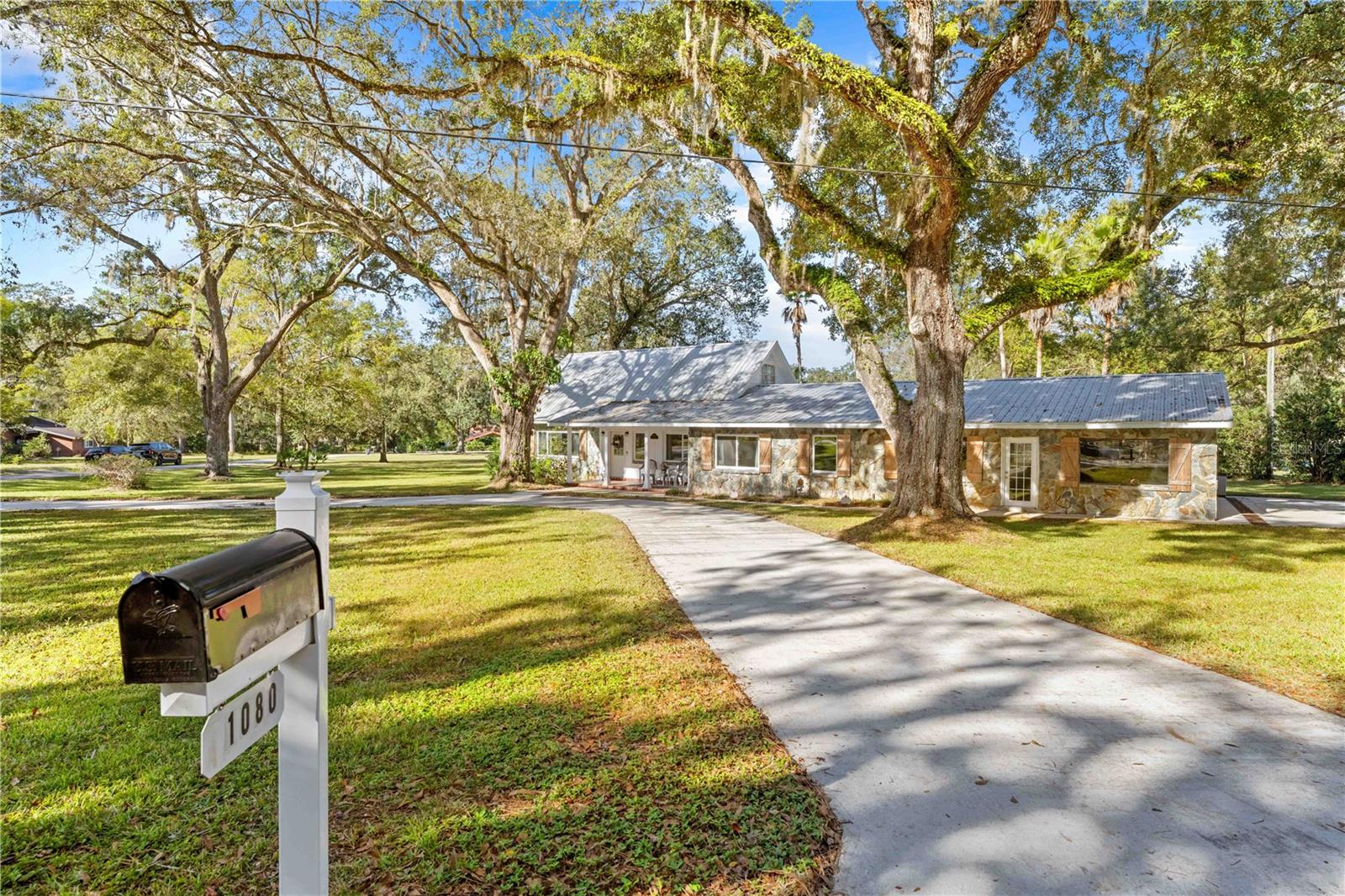 TOWN & COUNTRY - Residential