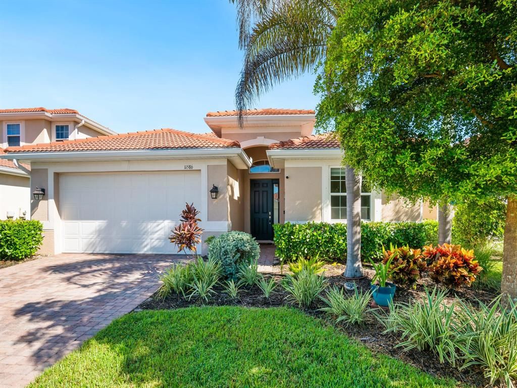 Photo of 11586 BLACKFIN STREET, VENICE, FL 34292 (MLS # A4559218)