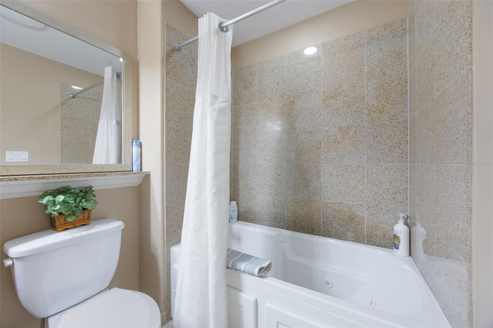 BLUE HERON BCH RESIDENCE TWR 02 CONDO - Residential