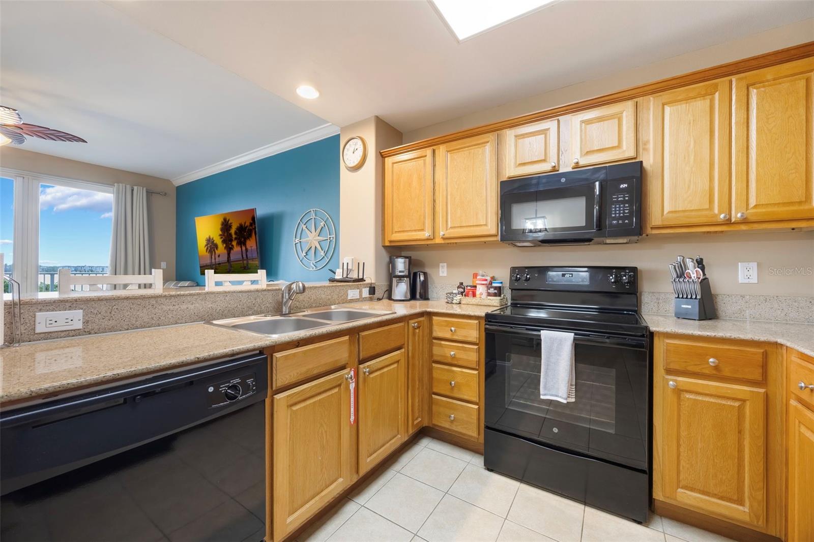 BLUE HERON BCH RESIDENCE TWR 02 CONDO - Residential