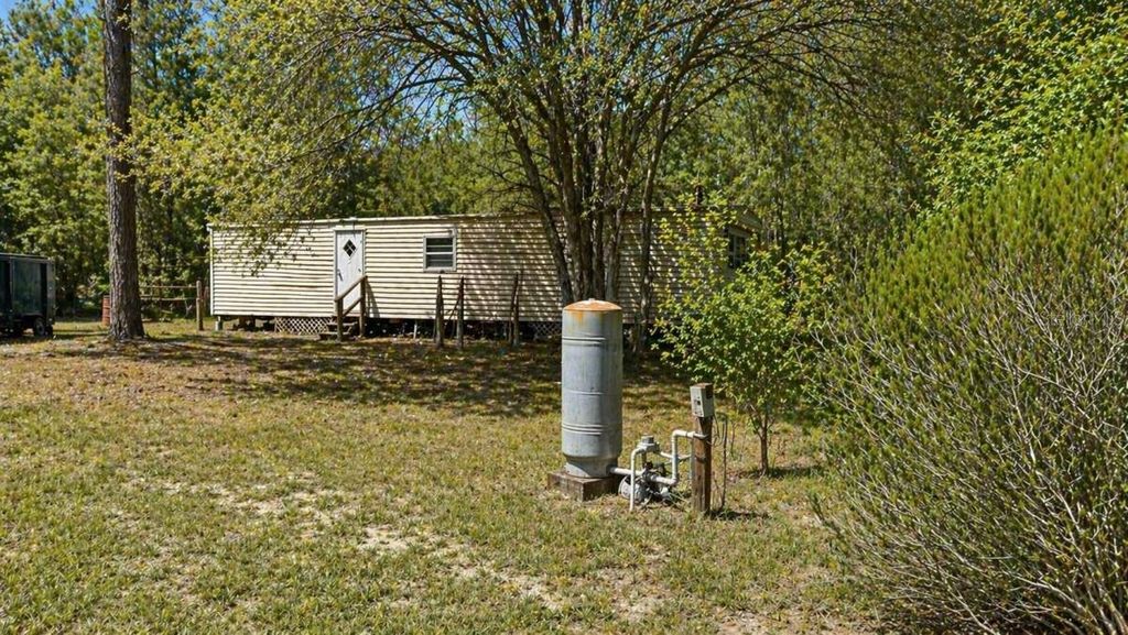 Photo of 11281 NE 64th Place, Williston, FL 32696 (MLS # A4690973)