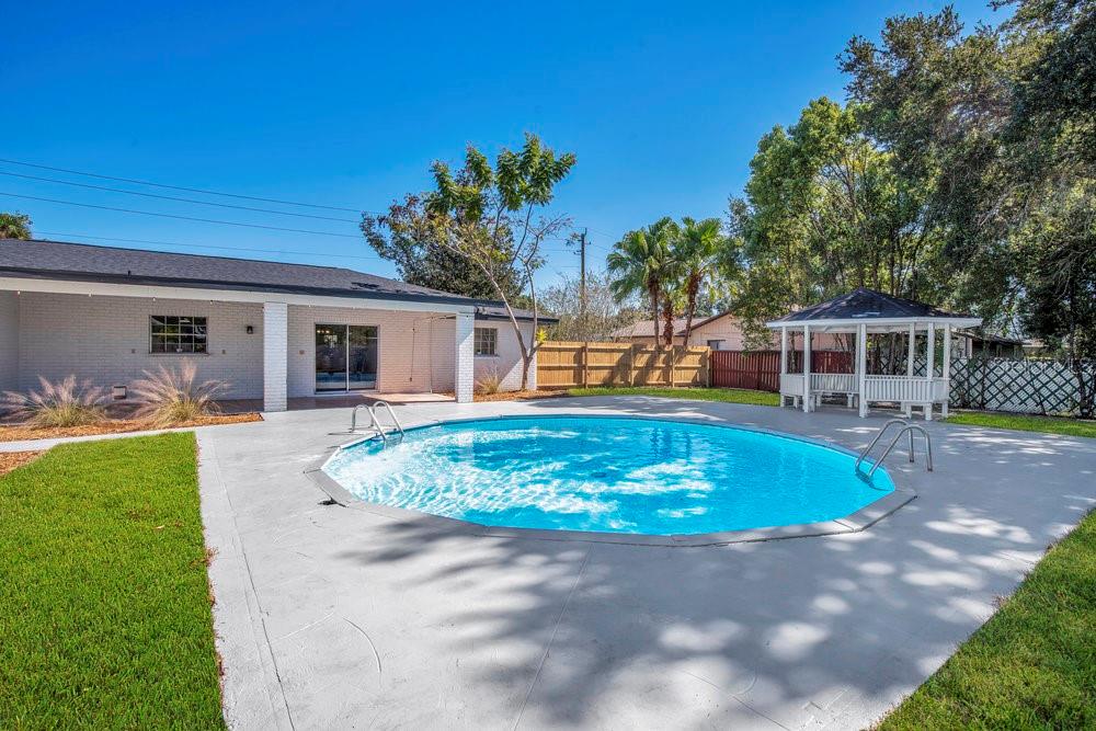 2900 MAGNOLIA AVENUE