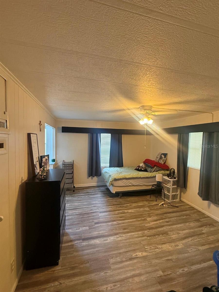 SHADOW BROOK MOBILE HOME - Residential