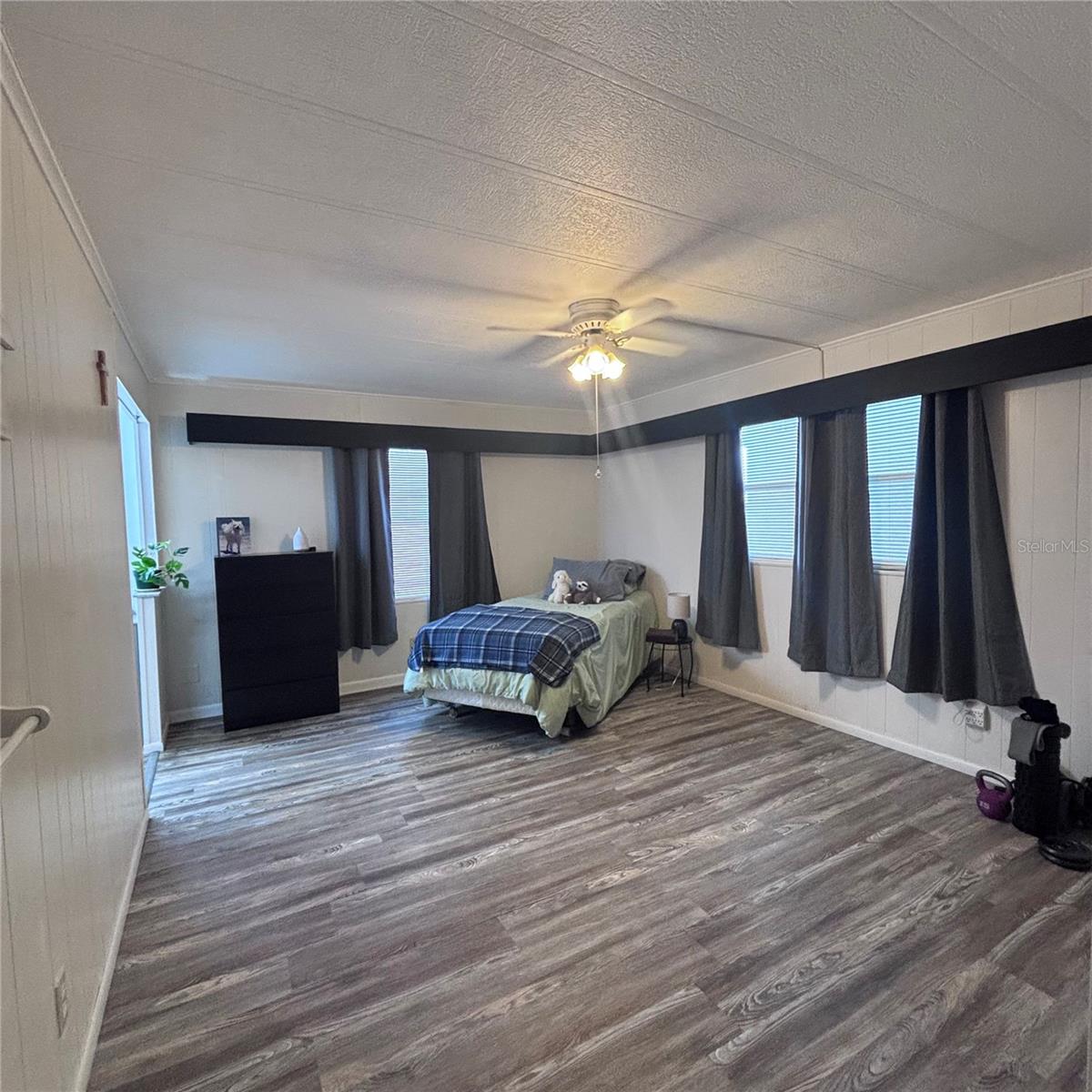 SHADOW BROOK MOBILE HOME - Residential