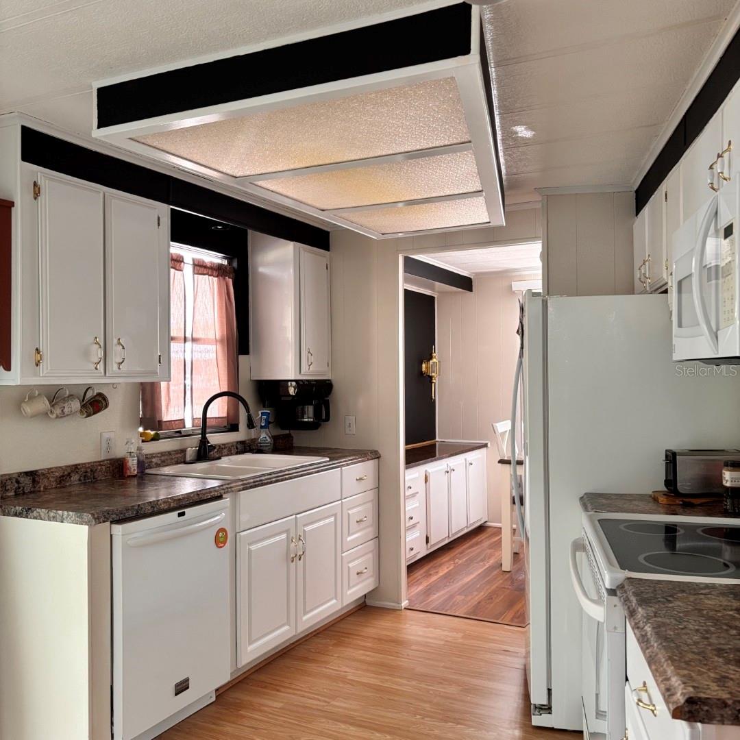 SHADOW BROOK MOBILE HOME - Residential