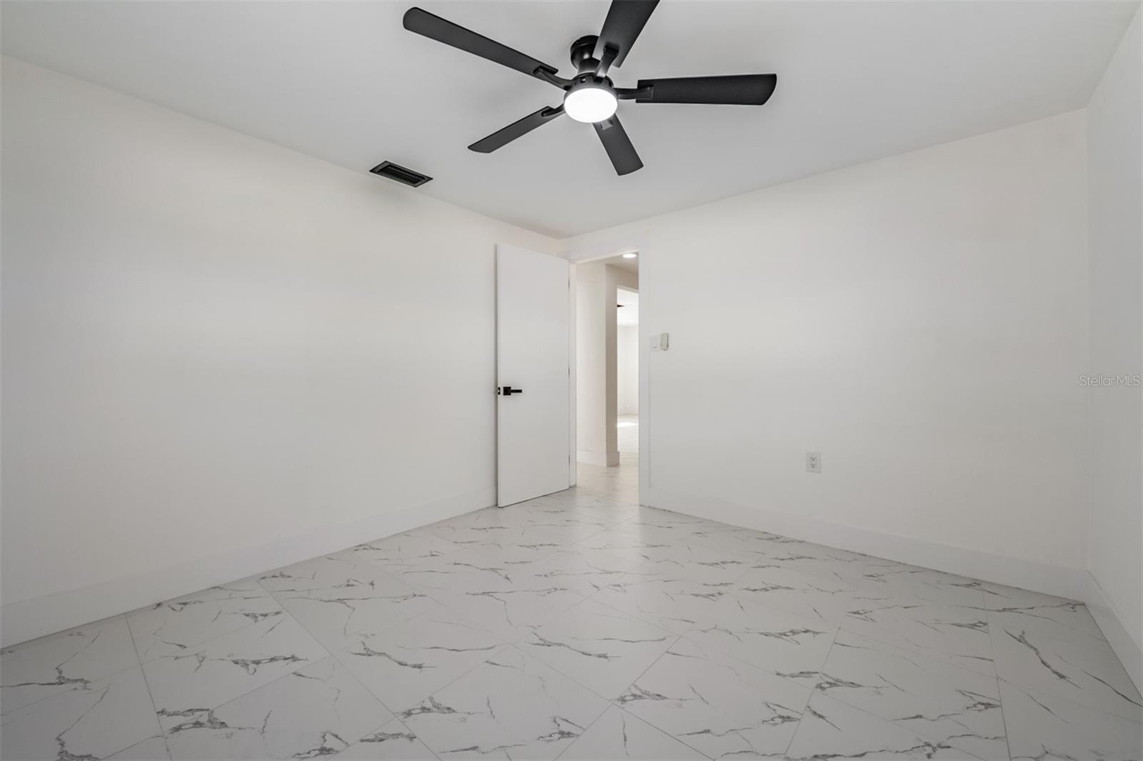 COLONIAL MANOR - Residential