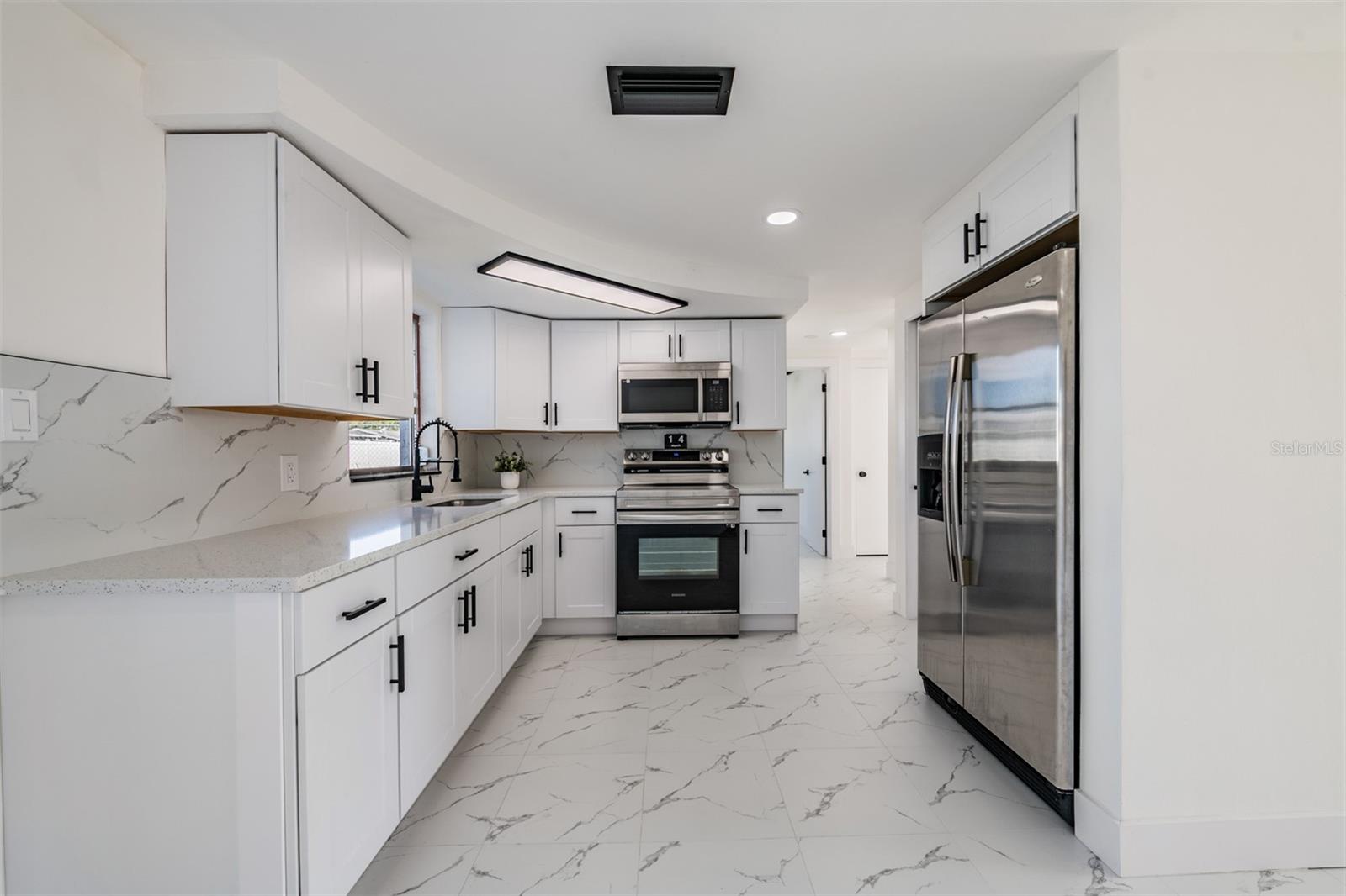 COLONIAL MANOR - Residential