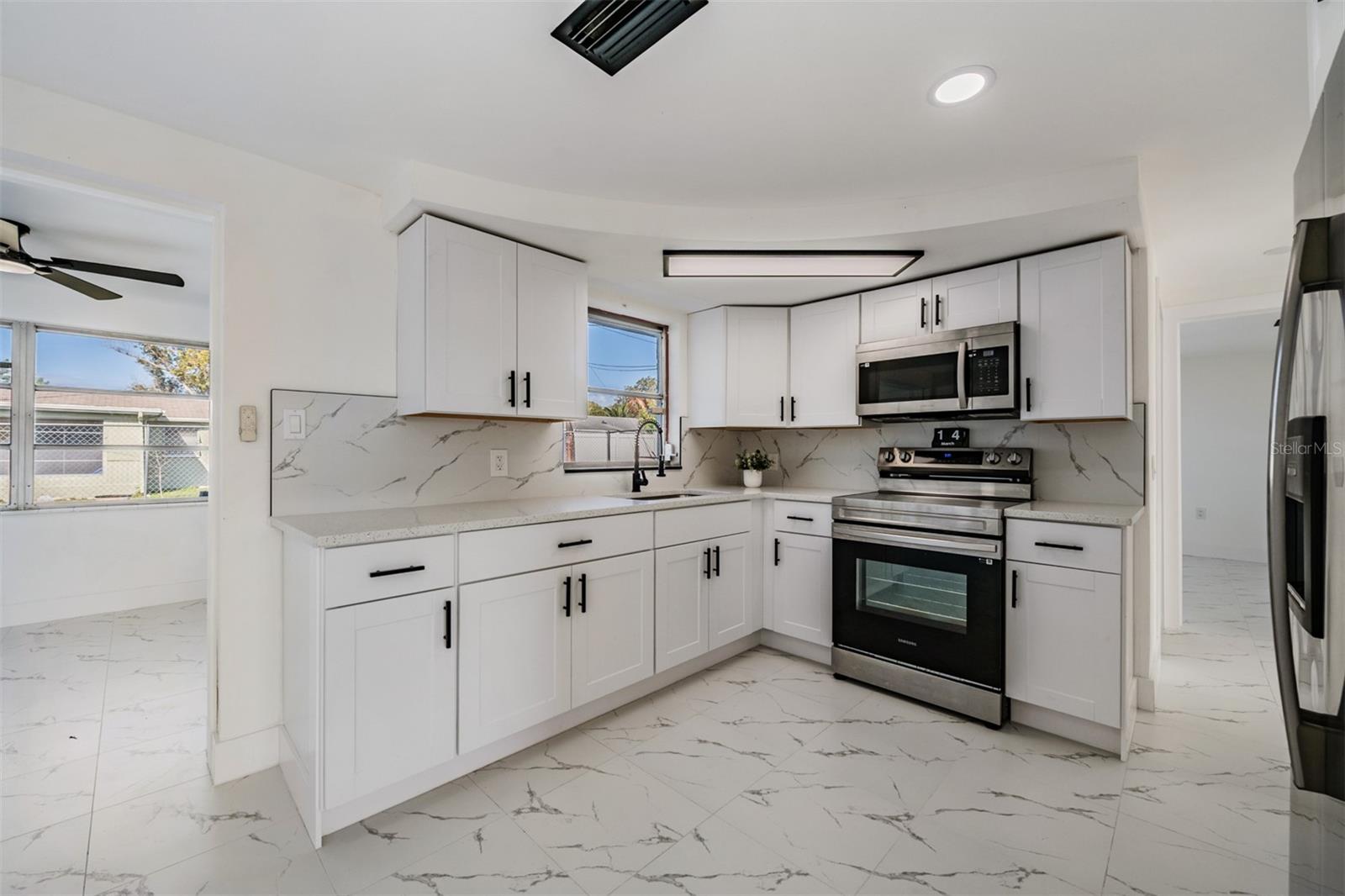 COLONIAL MANOR - Residential