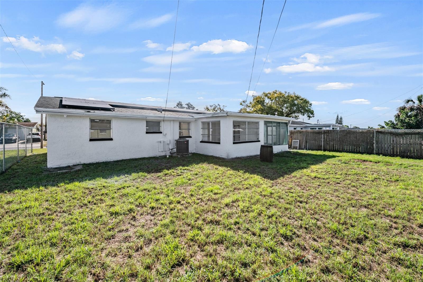 COLONIAL MANOR - Residential