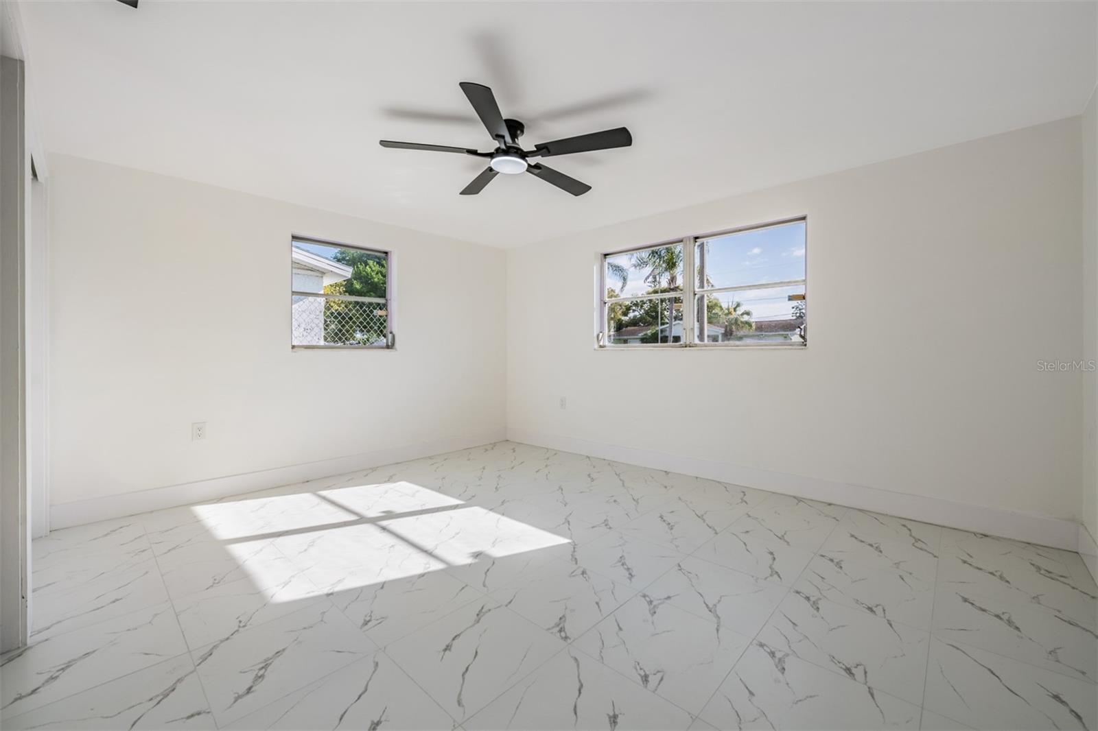 COLONIAL MANOR - Residential