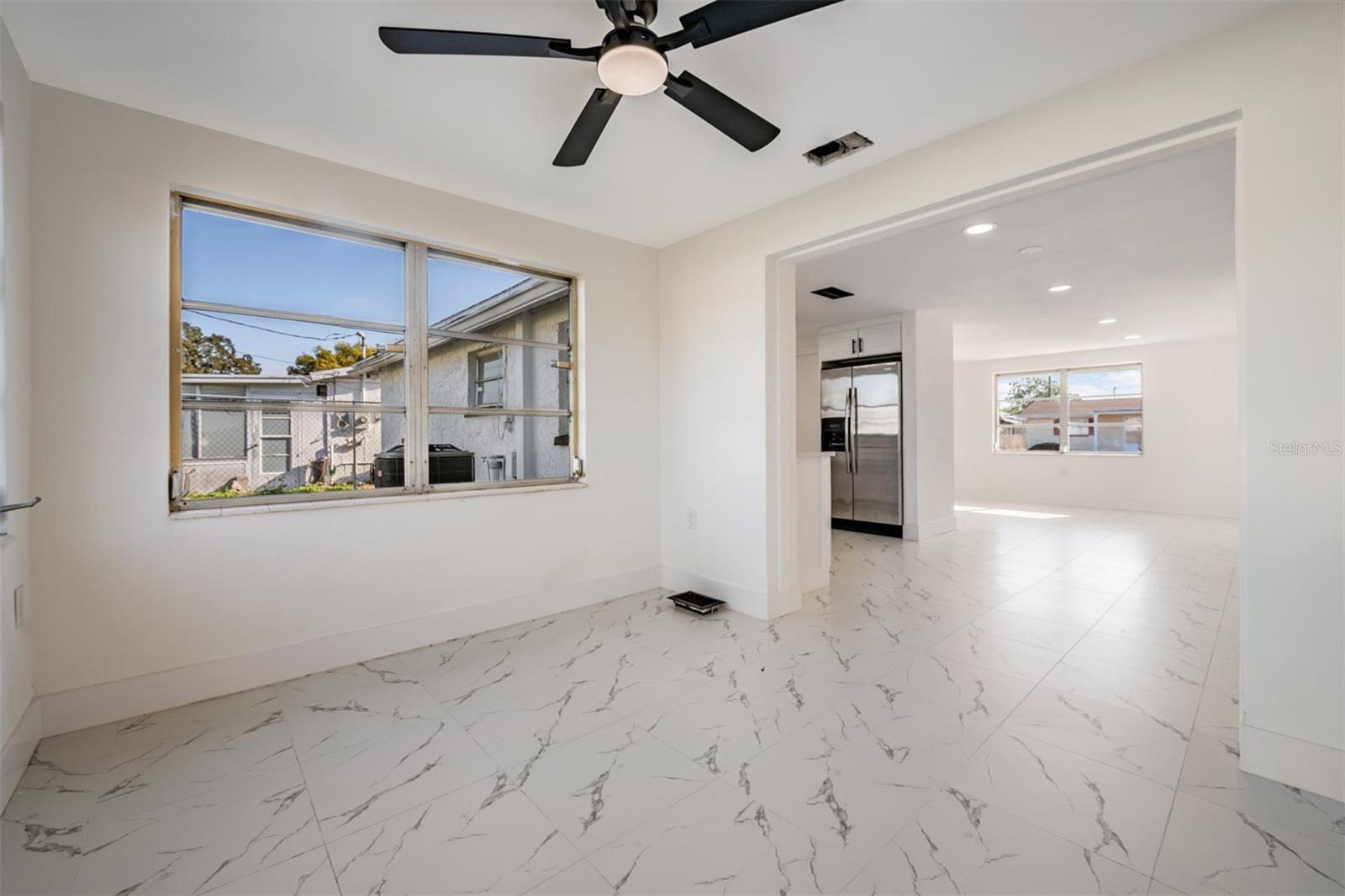 COLONIAL MANOR - Residential