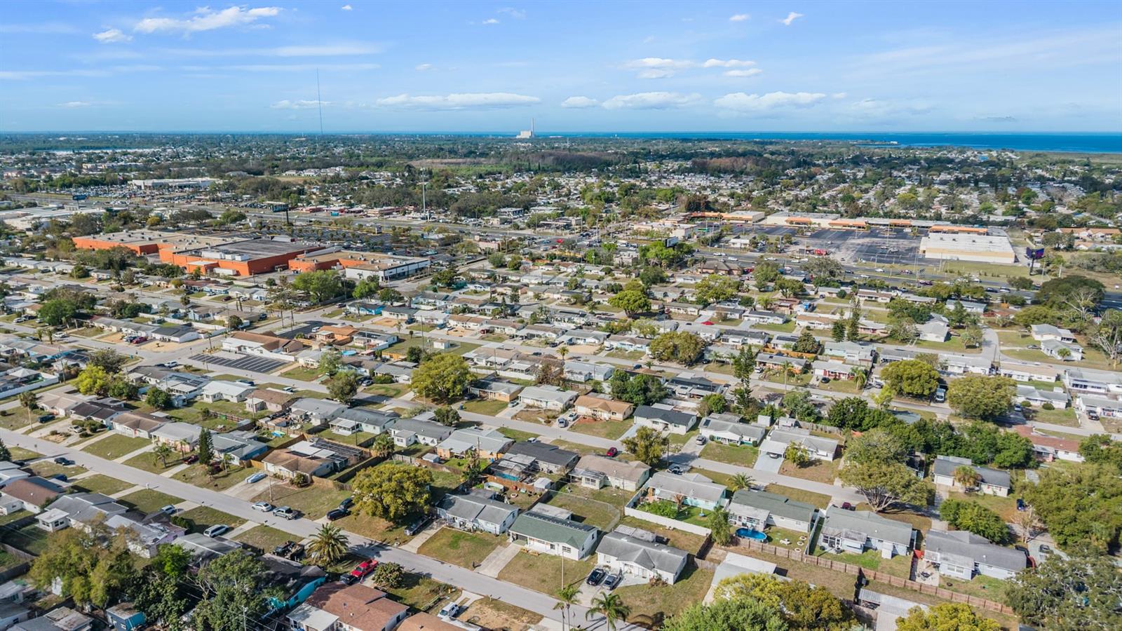 COLONIAL MANOR - Residential