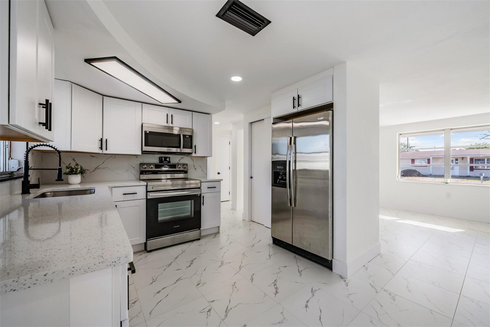 COLONIAL MANOR - Residential