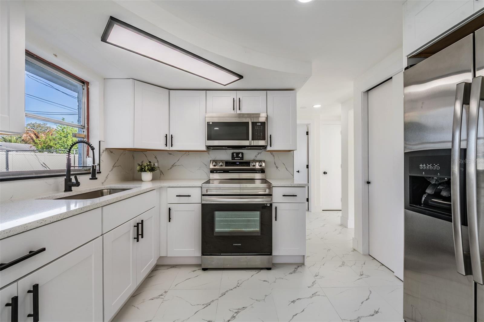 COLONIAL MANOR - Residential