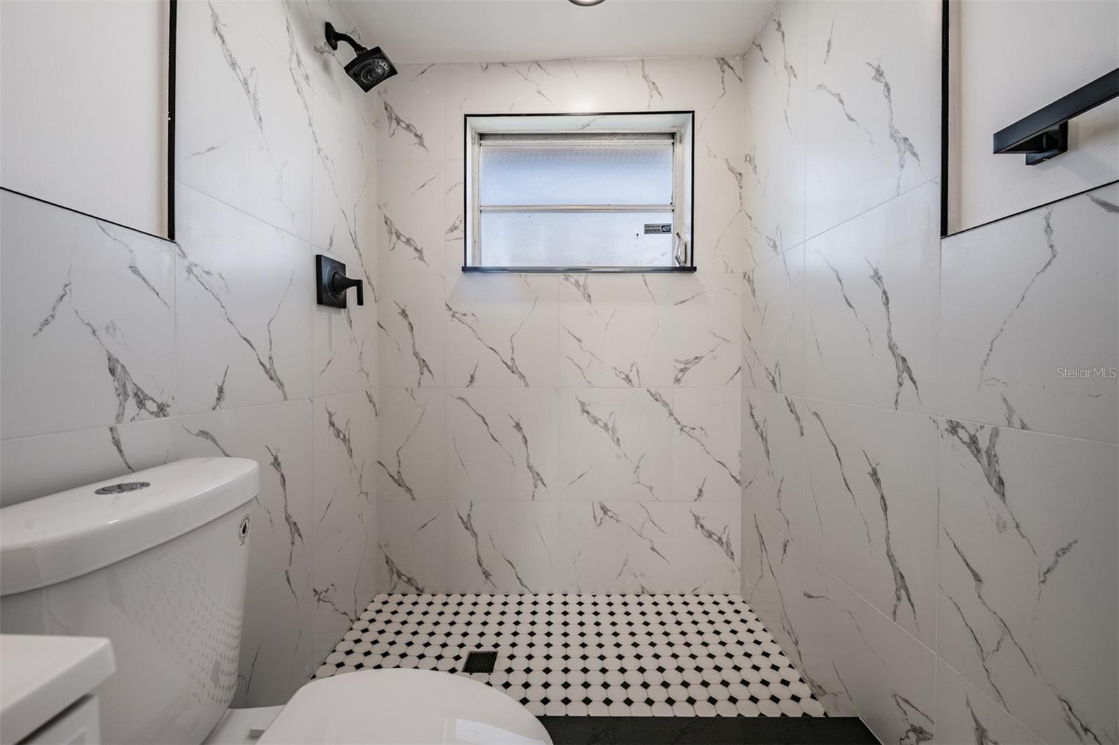 COLONIAL MANOR - Residential