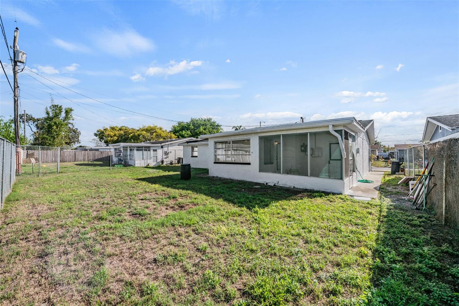 COLONIAL MANOR - Residential