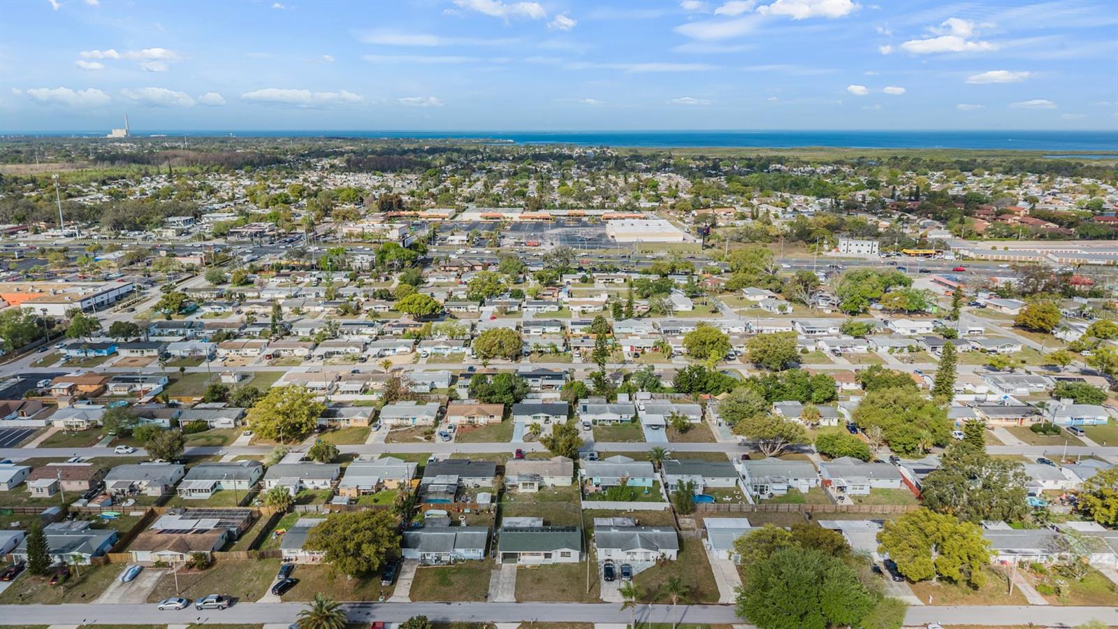 COLONIAL MANOR - Residential