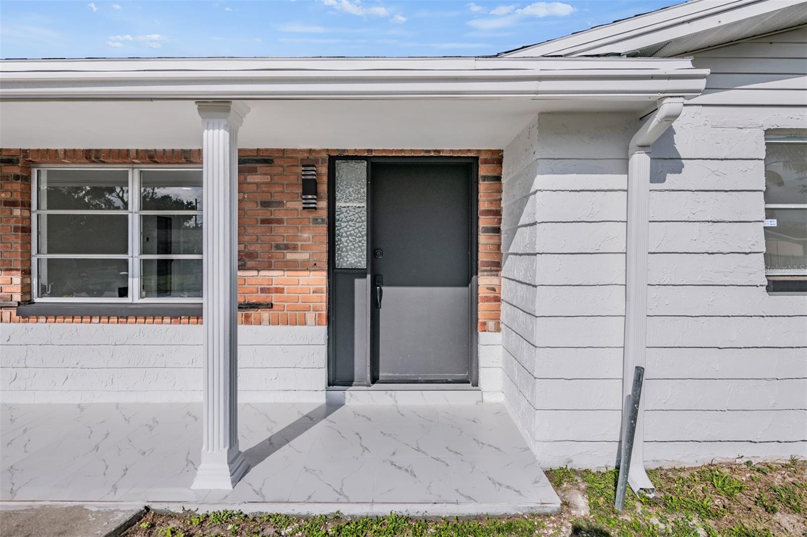 COLONIAL MANOR - Residential