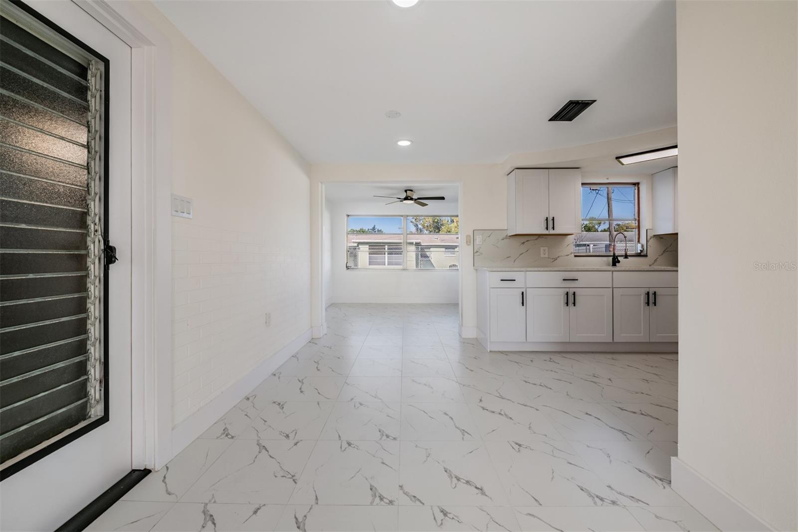 COLONIAL MANOR - Residential