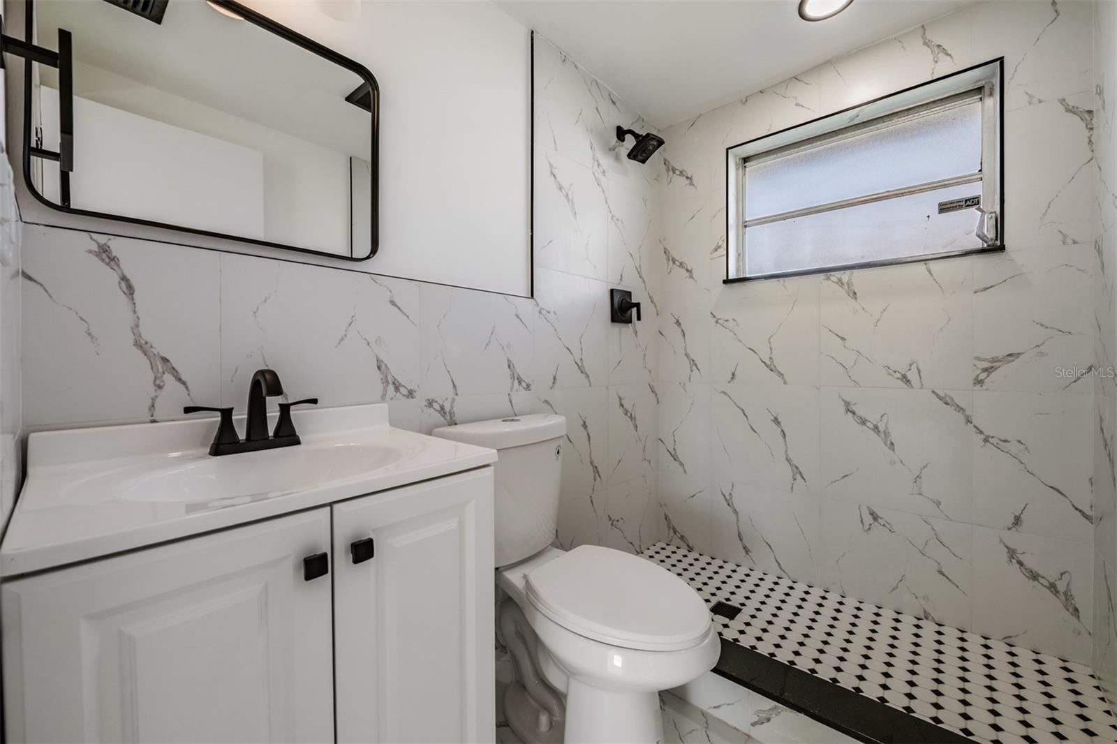 COLONIAL MANOR - Residential