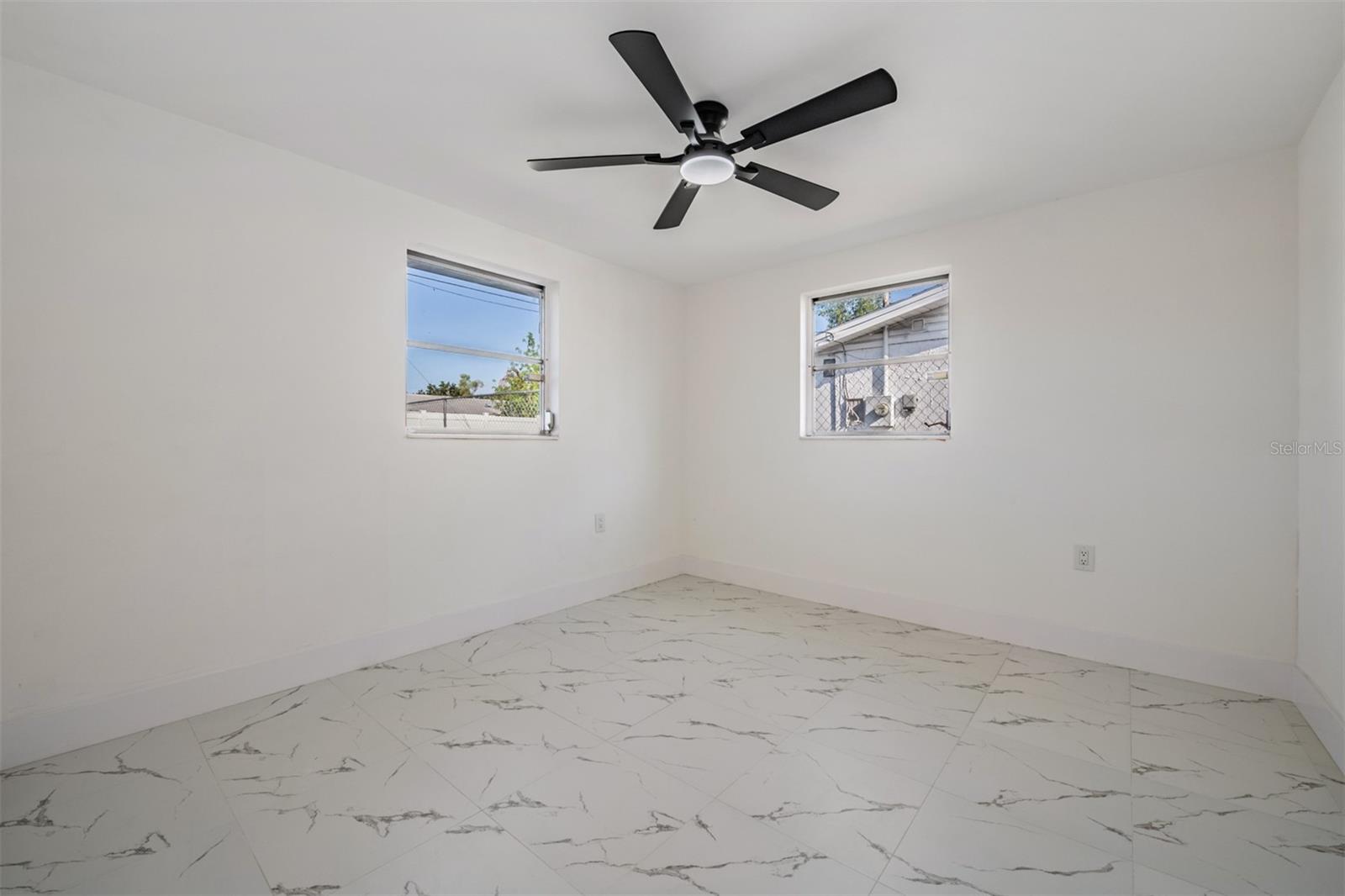 COLONIAL MANOR - Residential