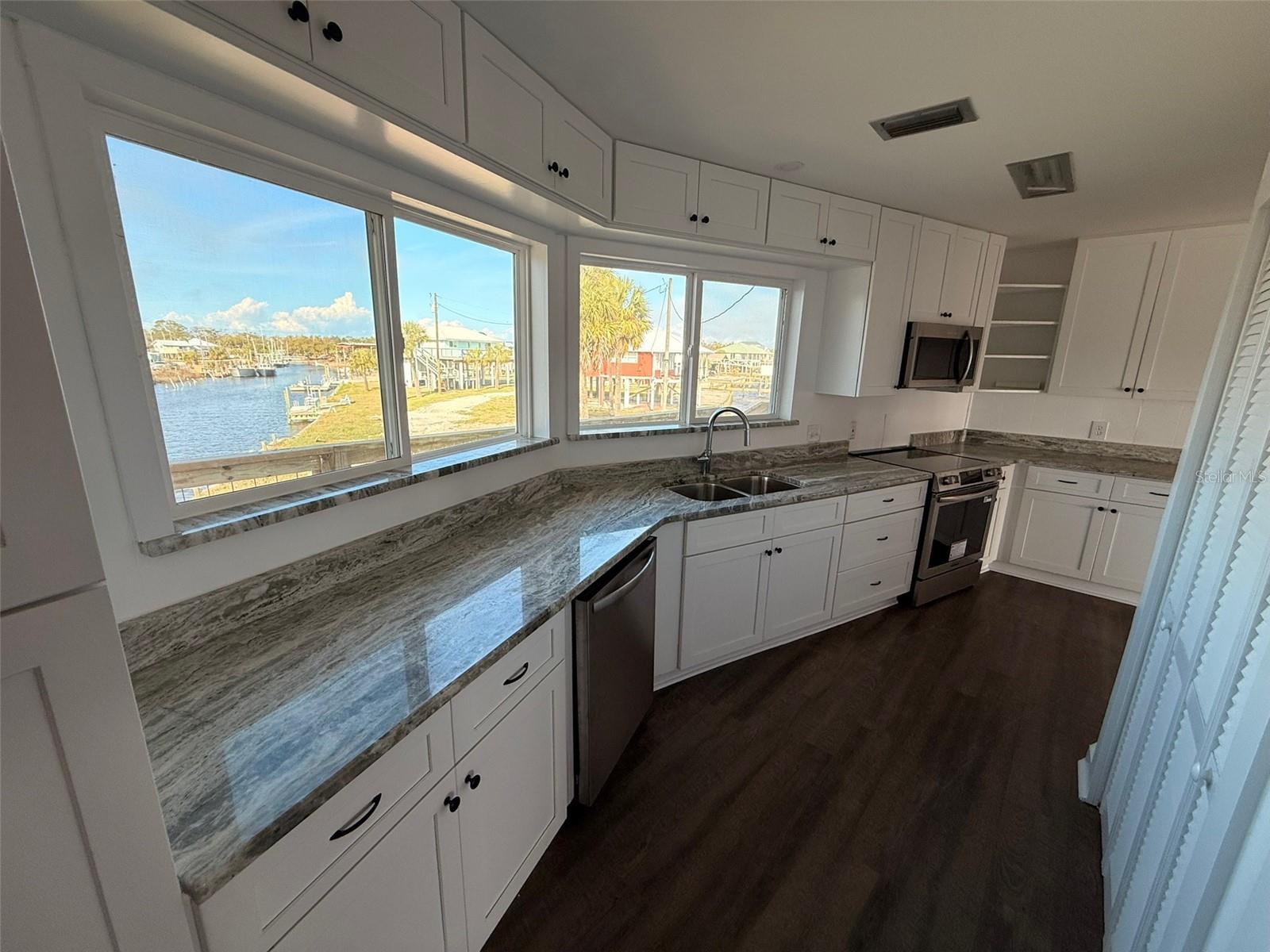 HORSESHOE BEACH - Residential