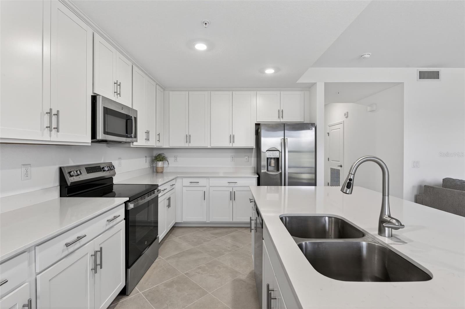 TERRACE VI AT HERITAGE LANDING - Residential