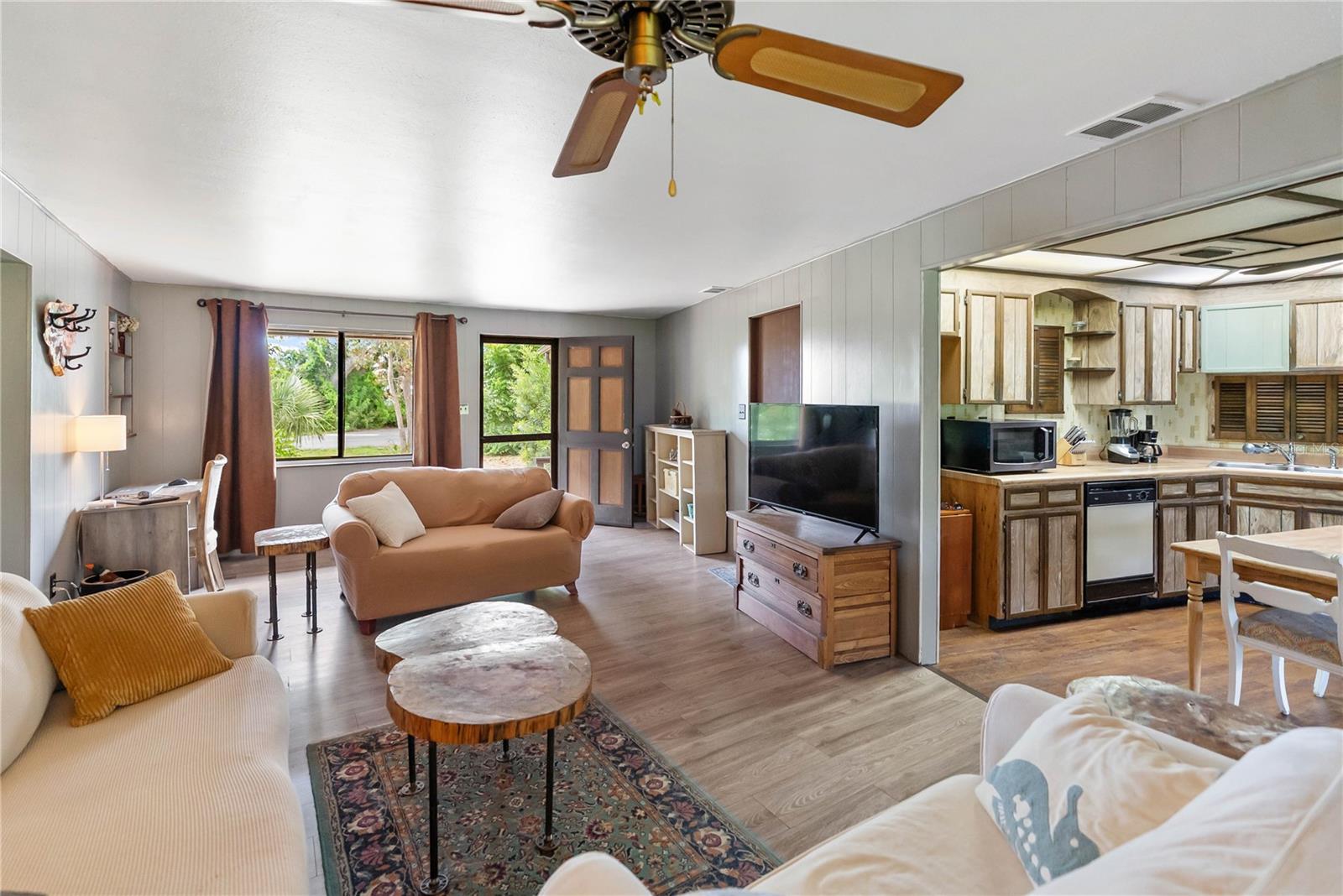 LAUREL VILLA - Residential