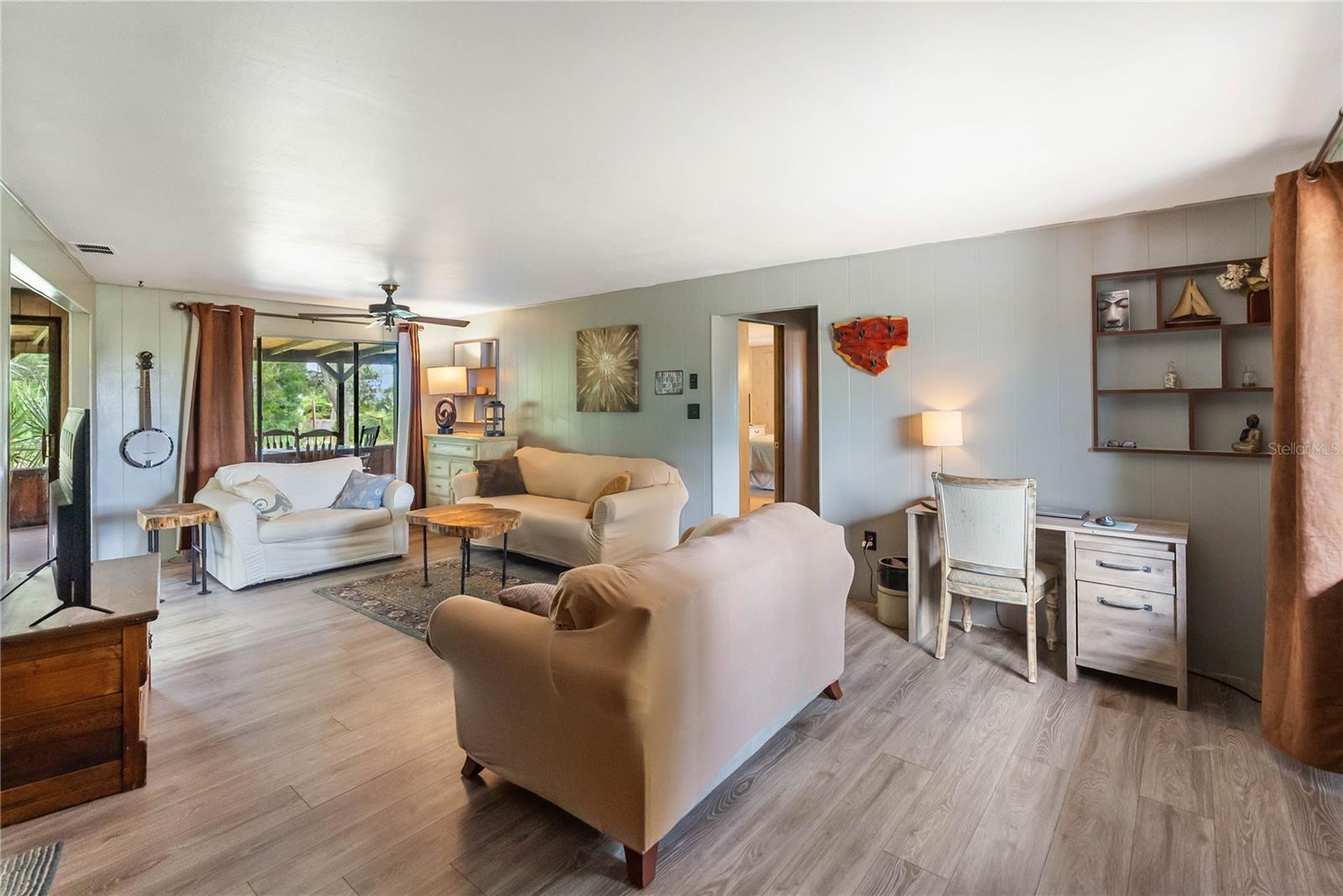 LAUREL VILLA - Residential