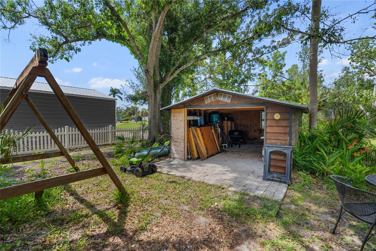 LAUREL VILLA - Residential