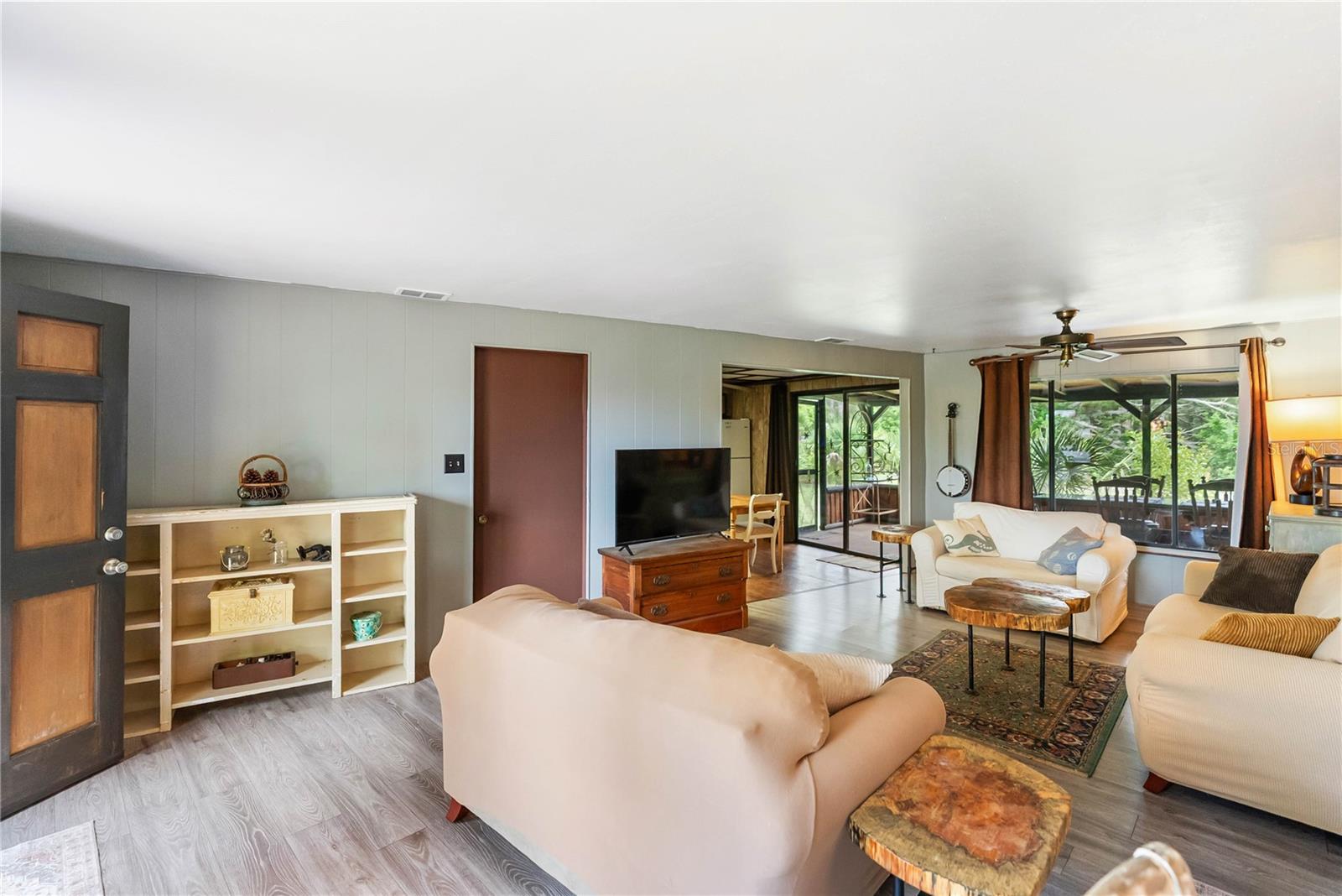 LAUREL VILLA - Residential