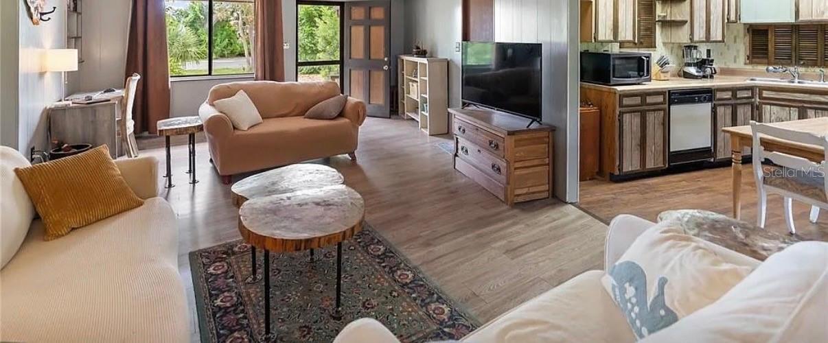 LAUREL VILLA - Residential