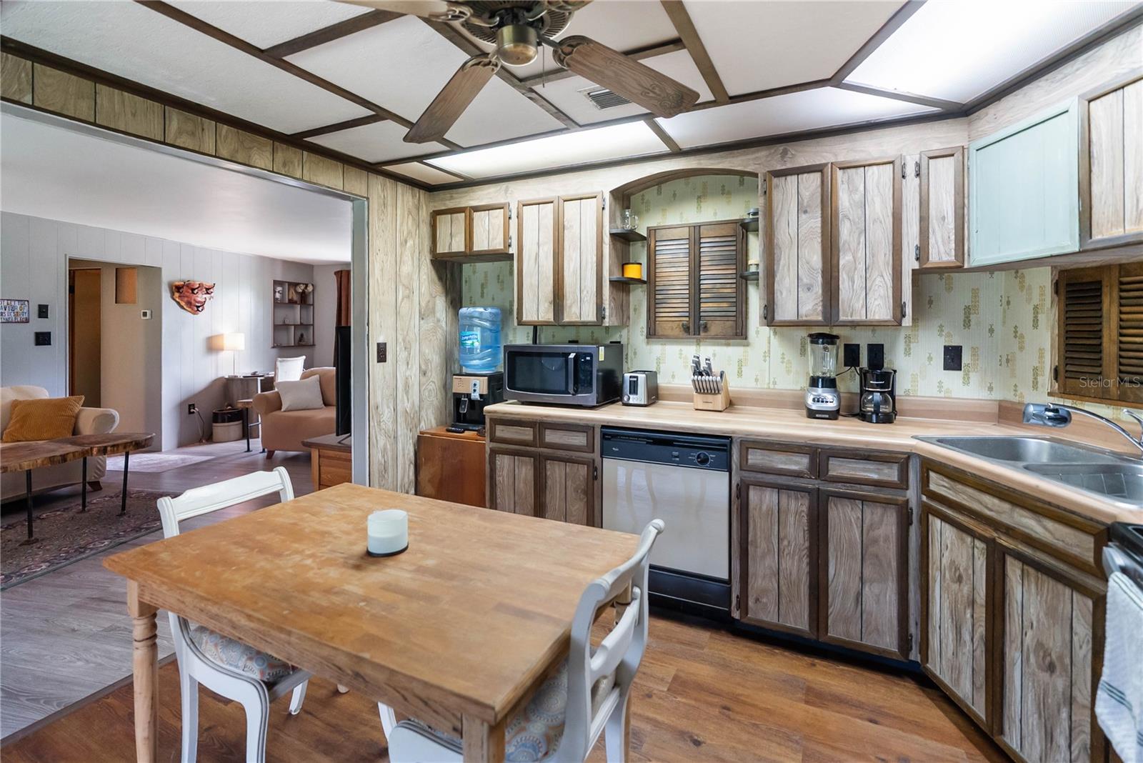 LAUREL VILLA - Residential