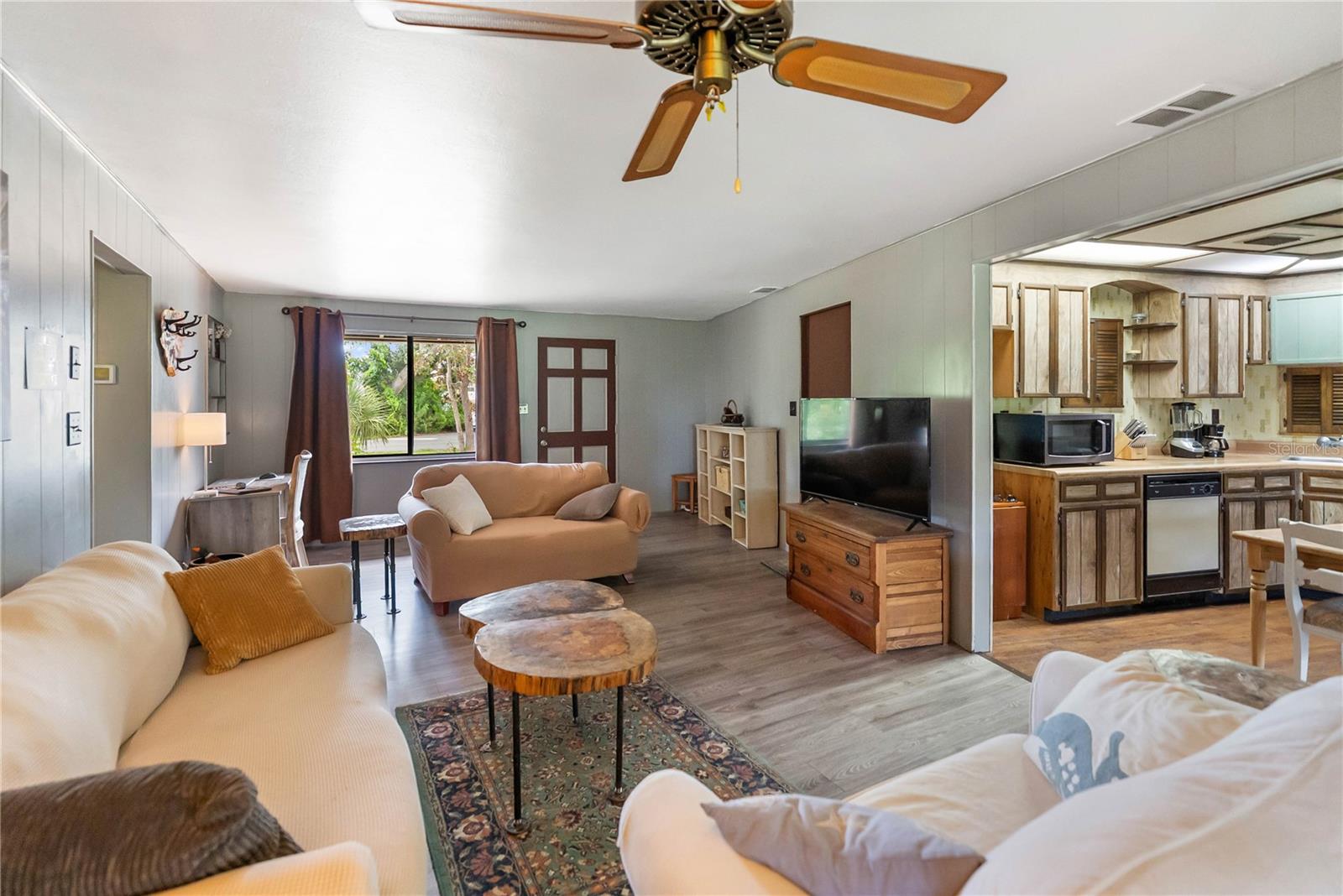 LAUREL VILLA - Residential