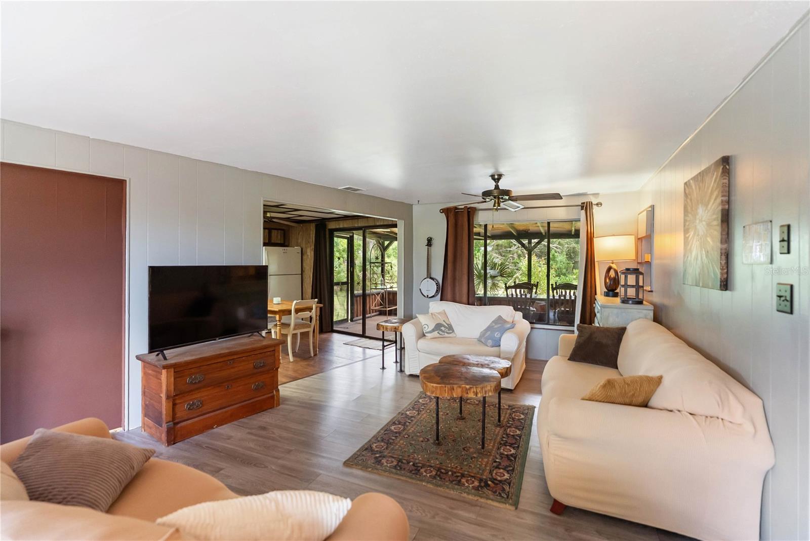 LAUREL VILLA - Residential